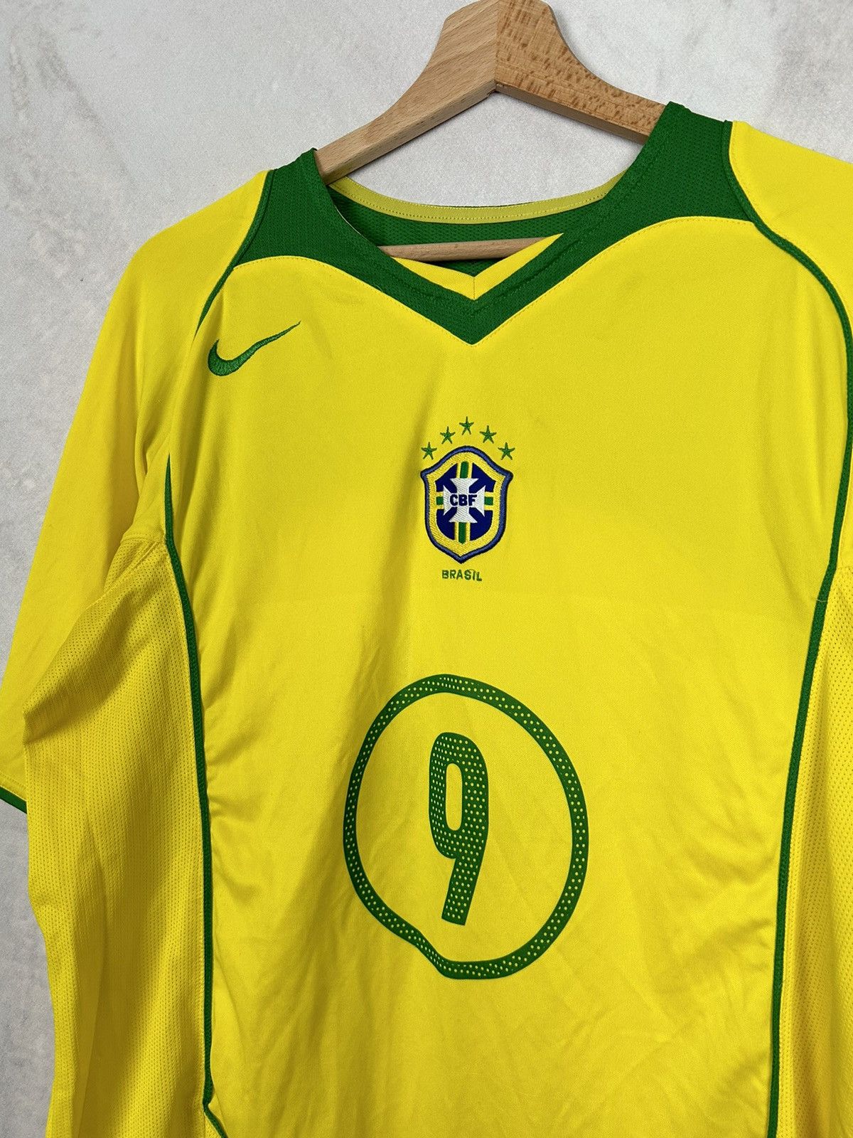 Nike Vintage Ronaldo #9 Brazil Soccer Jersey Rare Hype Football Size US M / EU 48-50 / 2 - 6 Thumbnail