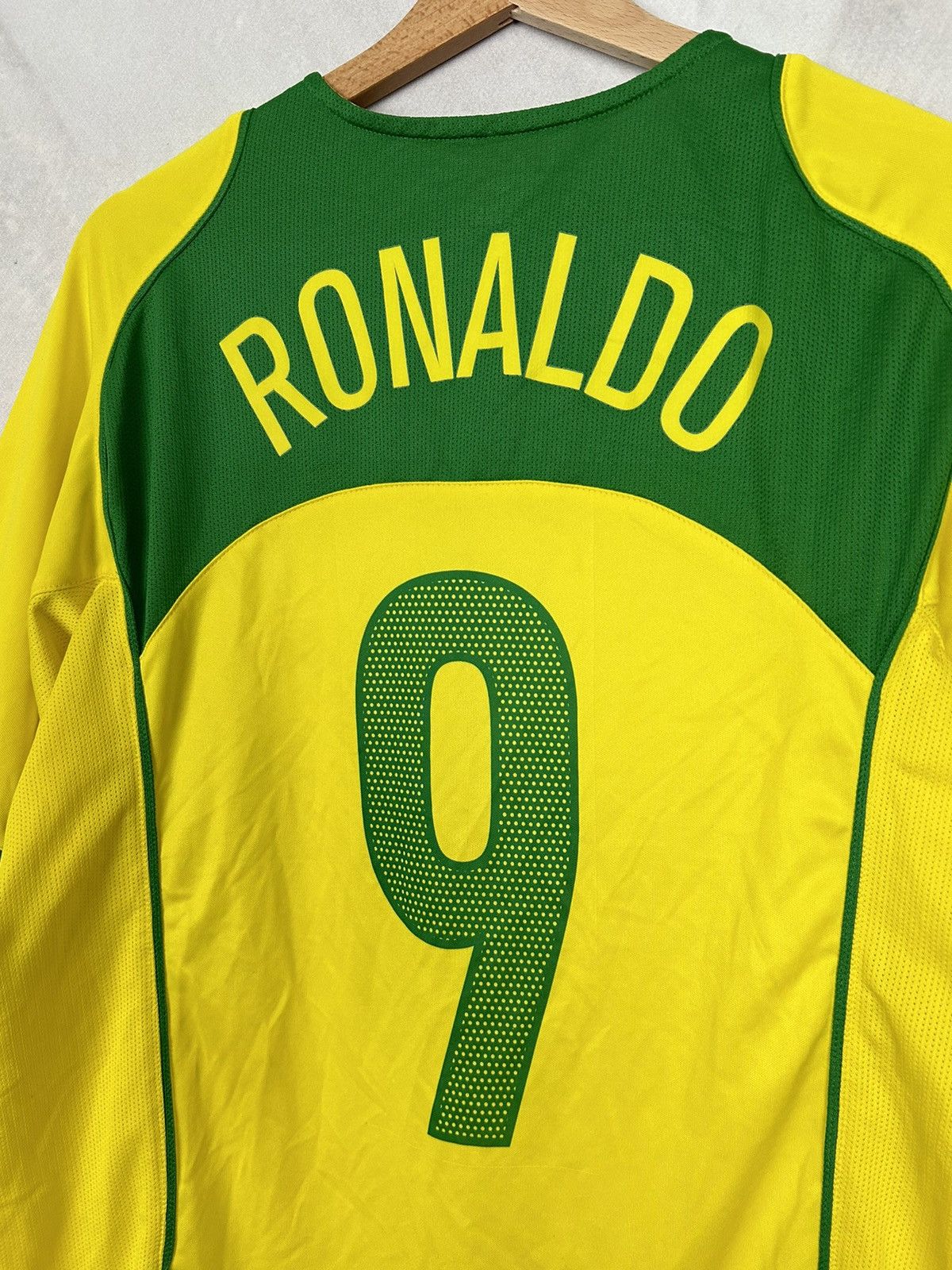 Nike Vintage Ronaldo #9 Brazil Soccer Jersey Rare Hype Football Size US M / EU 48-50 / 2 - 3 Thumbnail