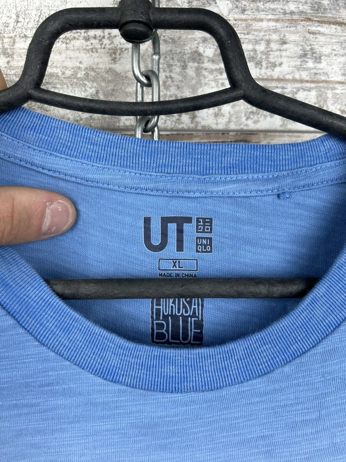 Japanese Brand × Uniqlo Mens Uniqlo Hokusai Blue T Shirt art tee Japanese brand y2k Size US XL / EU 56 / 4 - 2 Thumbnail