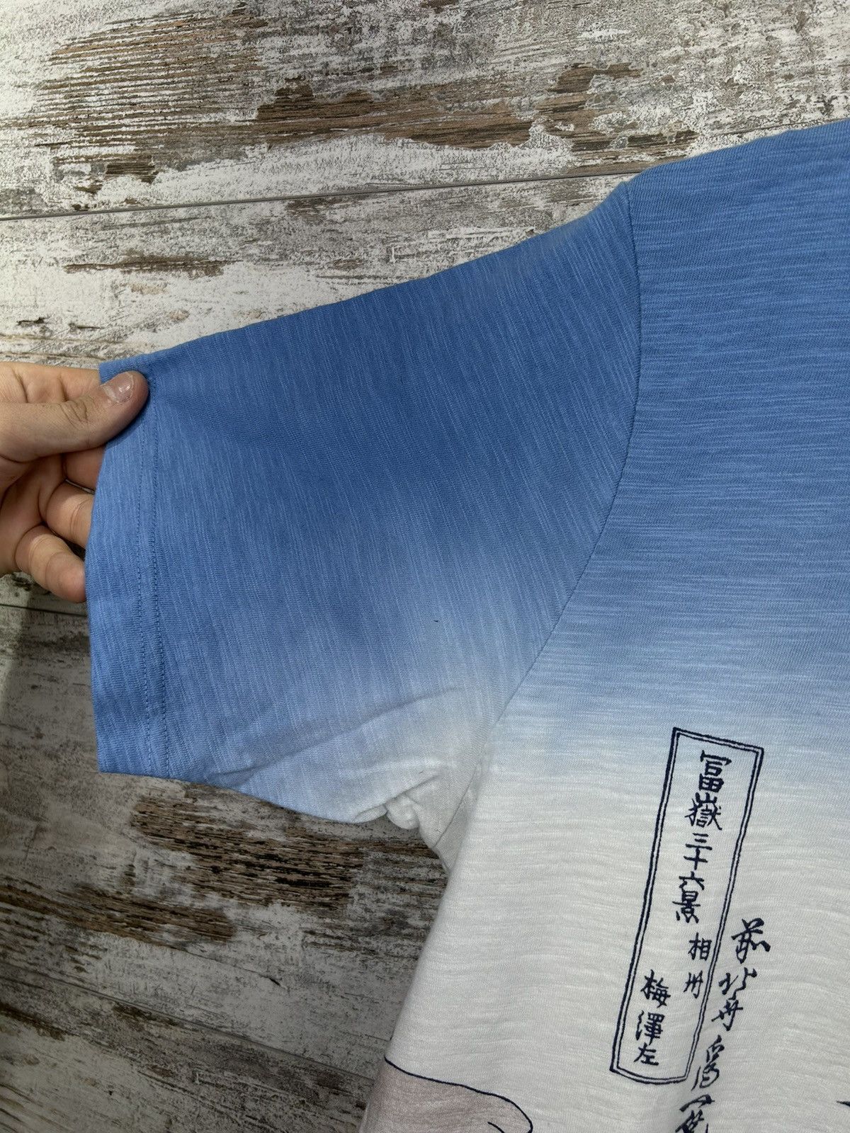 Japanese Brand × Uniqlo Mens Uniqlo Hokusai Blue T Shirt art tee Japanese brand y2k Size US XL / EU 56 / 4 - 4 Thumbnail
