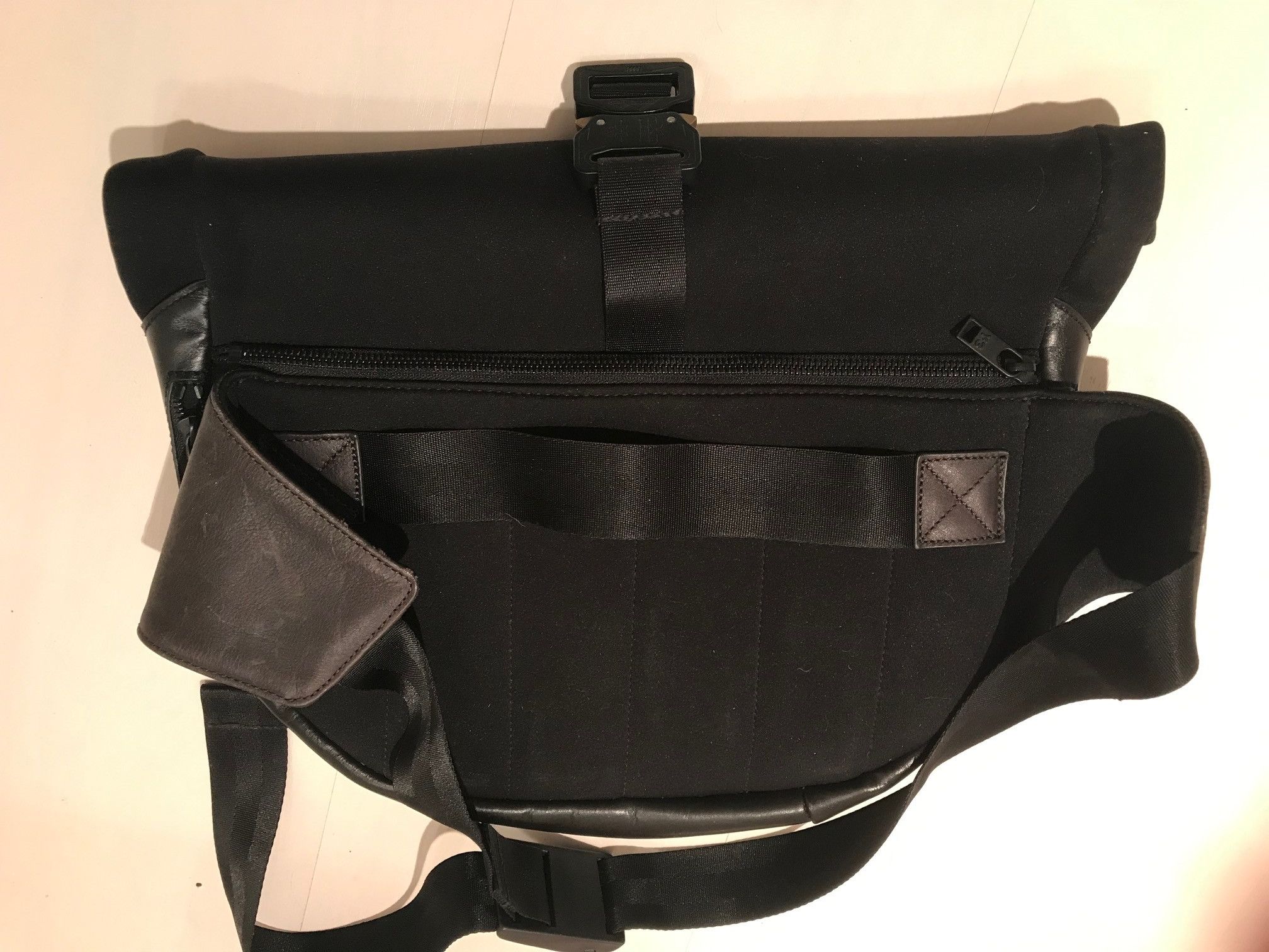 Adidas Yohji Yamamoto Y-3 Fidlock Fanny Leather Cross Body Pack Size ONE SIZE - 4 Thumbnail