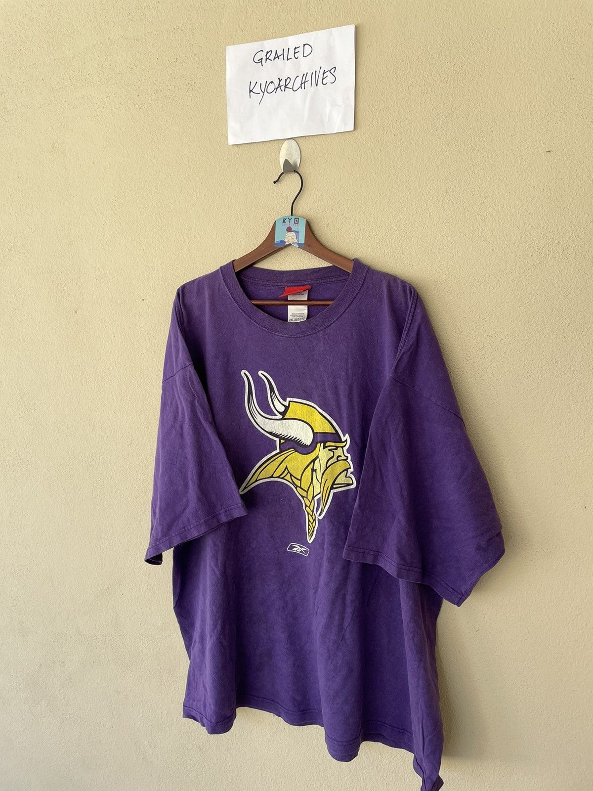 MLB × Reebok MINNESOTA VIKINGS BIG LOGOS PURPLE SHIRT Size US XXL / EU 58 / 5 - 2 Thumbnail