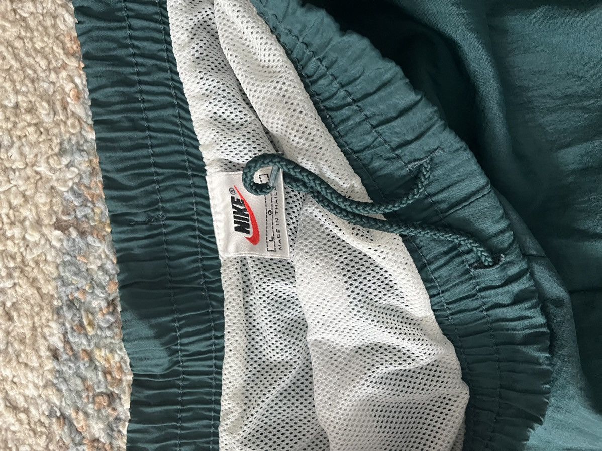 Vintage VTG 90s Nike BIG SWOOSH sz large Size US 36 / EU 52 - 6 Thumbnail