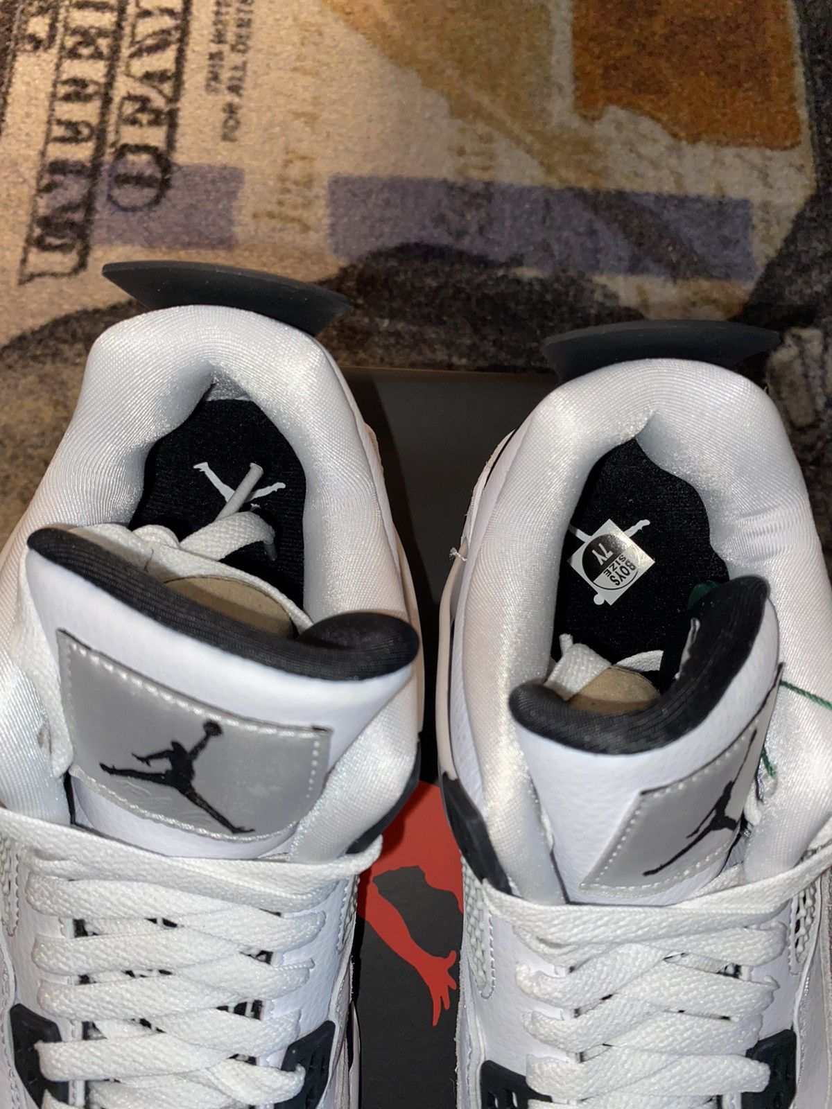 Jordan Brand × Nike Jordan 4 Retro Military Black (7Y GRADE SCHOOL) Size US 8.5 / IT 38.5 - 4 Thumbnail