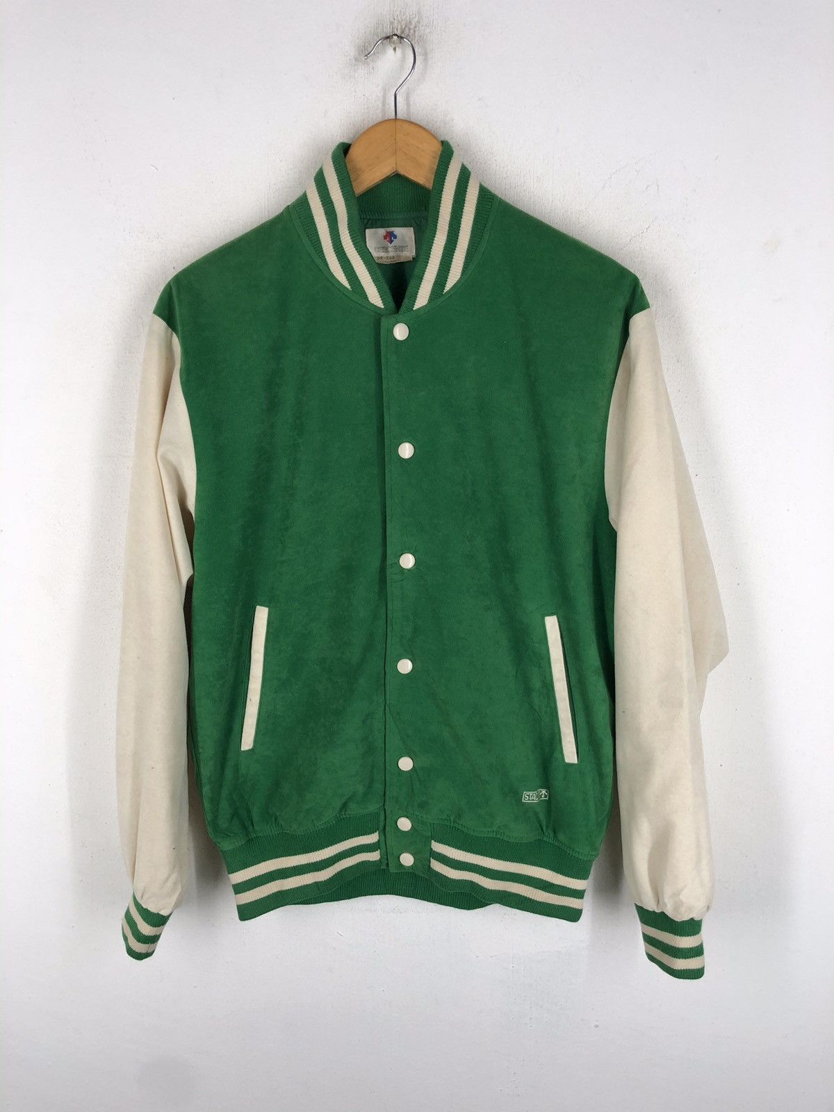 Descente Vintage descente stadium velvet jacket Size US L / EU 52-54 / 3 - 1 Thumbnail
