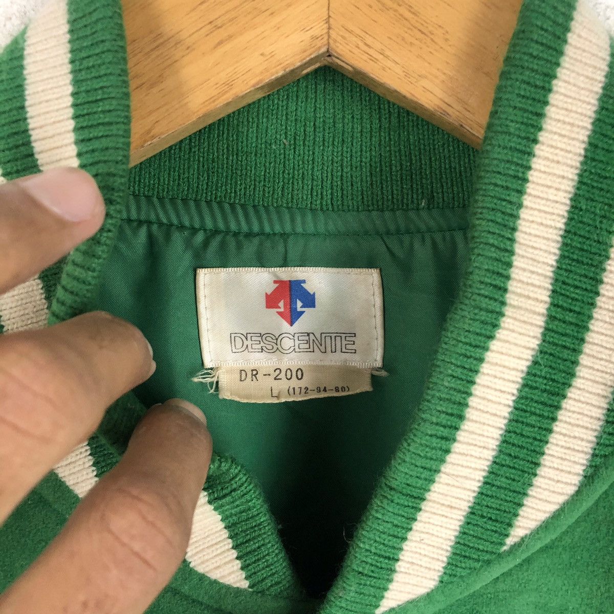 Descente Vintage descente stadium velvet jacket Size US L / EU 52-54 / 3 - 5 Thumbnail