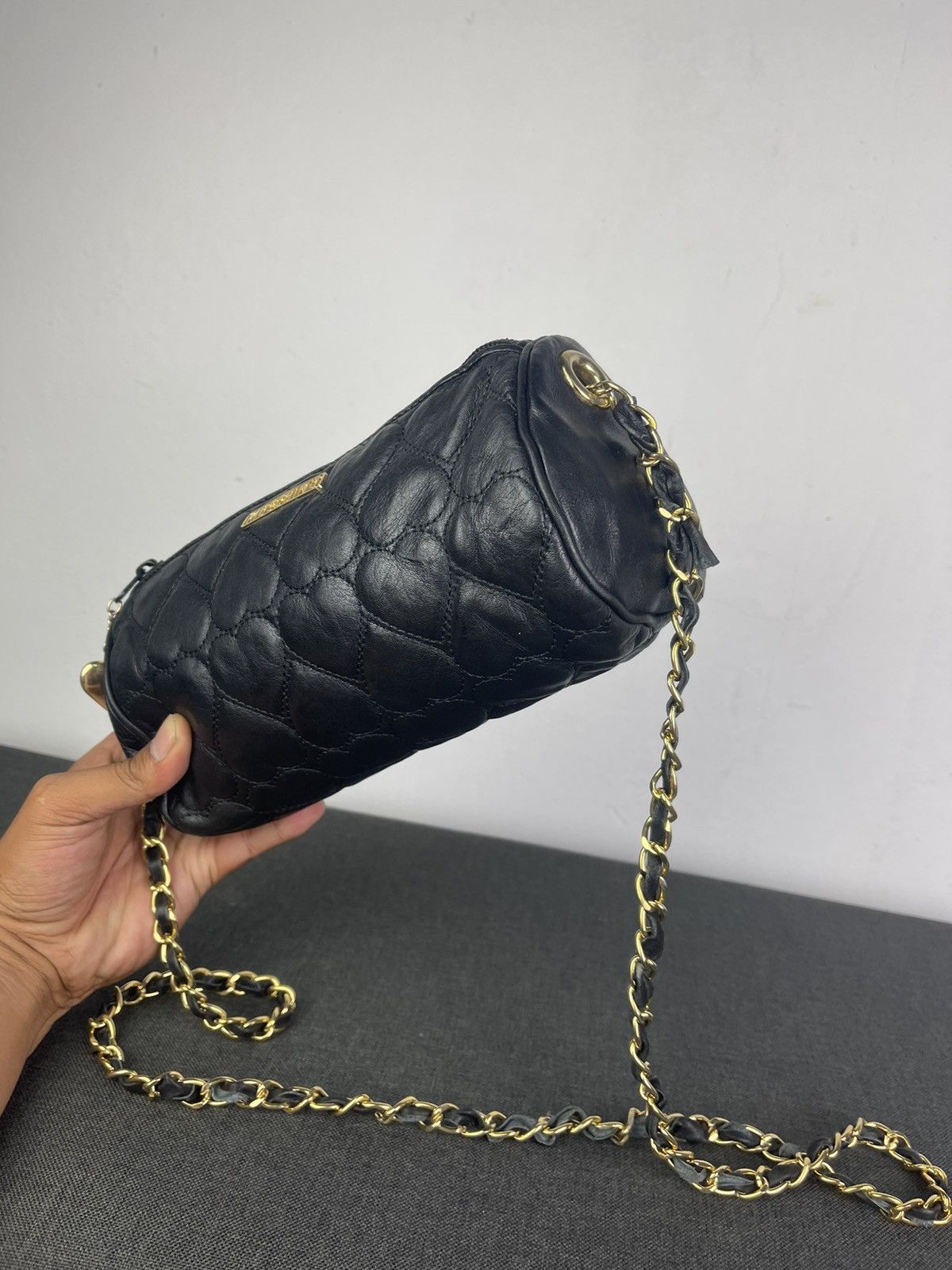 Moschino Steals🔥Moschino quilted Cylinder Black crossbody bag Size ONE SIZE - 4 Thumbnail