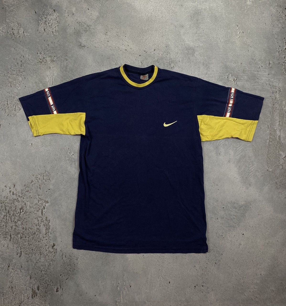 Nike Nike USA 80s vintage rare t shirt Size US L / EU 52-54 / 3 - 1 Thumbnail