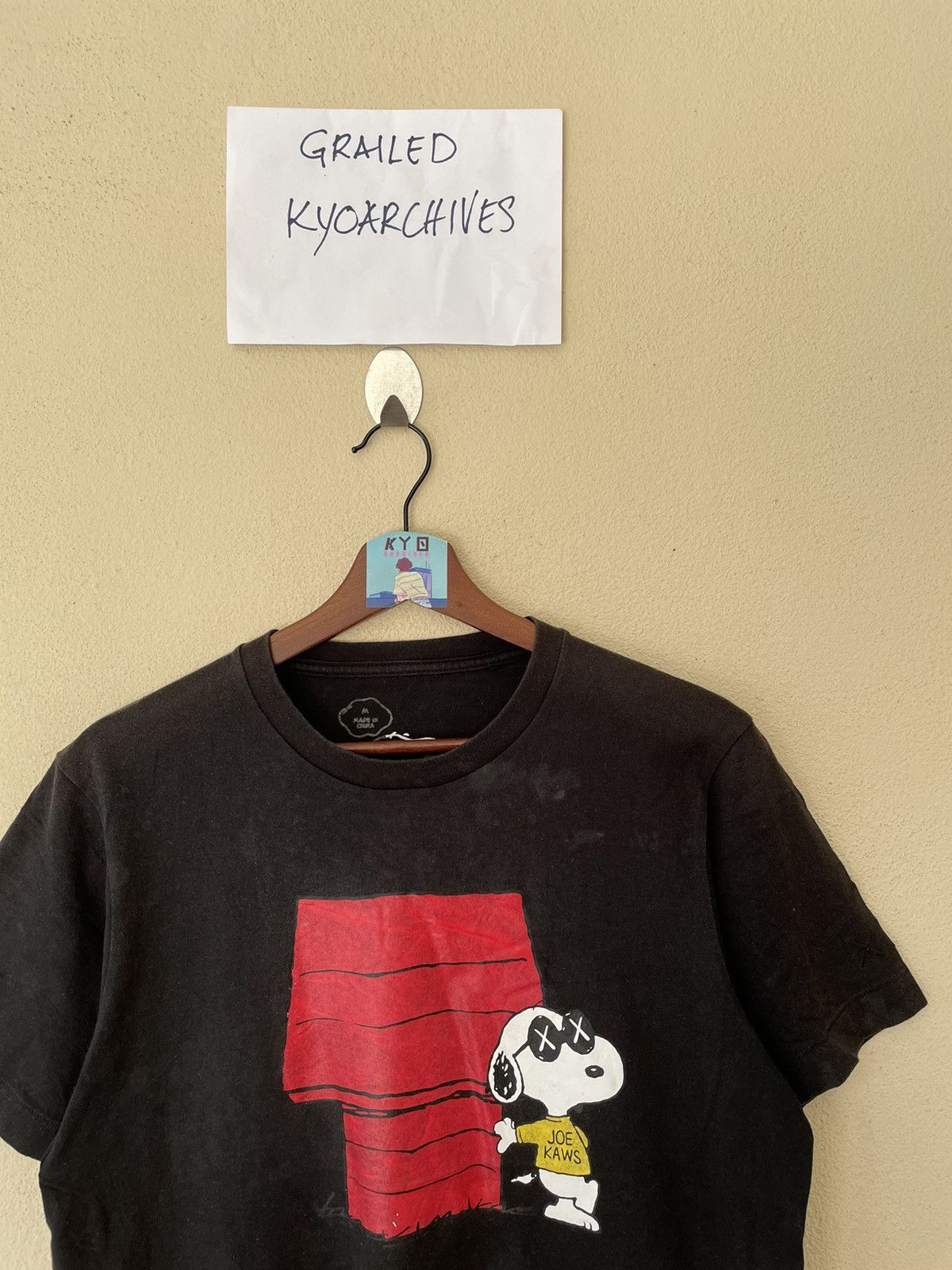 Kaws × Peanuts × Uniqlo SNOOPY x KAWS BLACK TEE Size US M / EU 48-50 / 2 - 3 Thumbnail