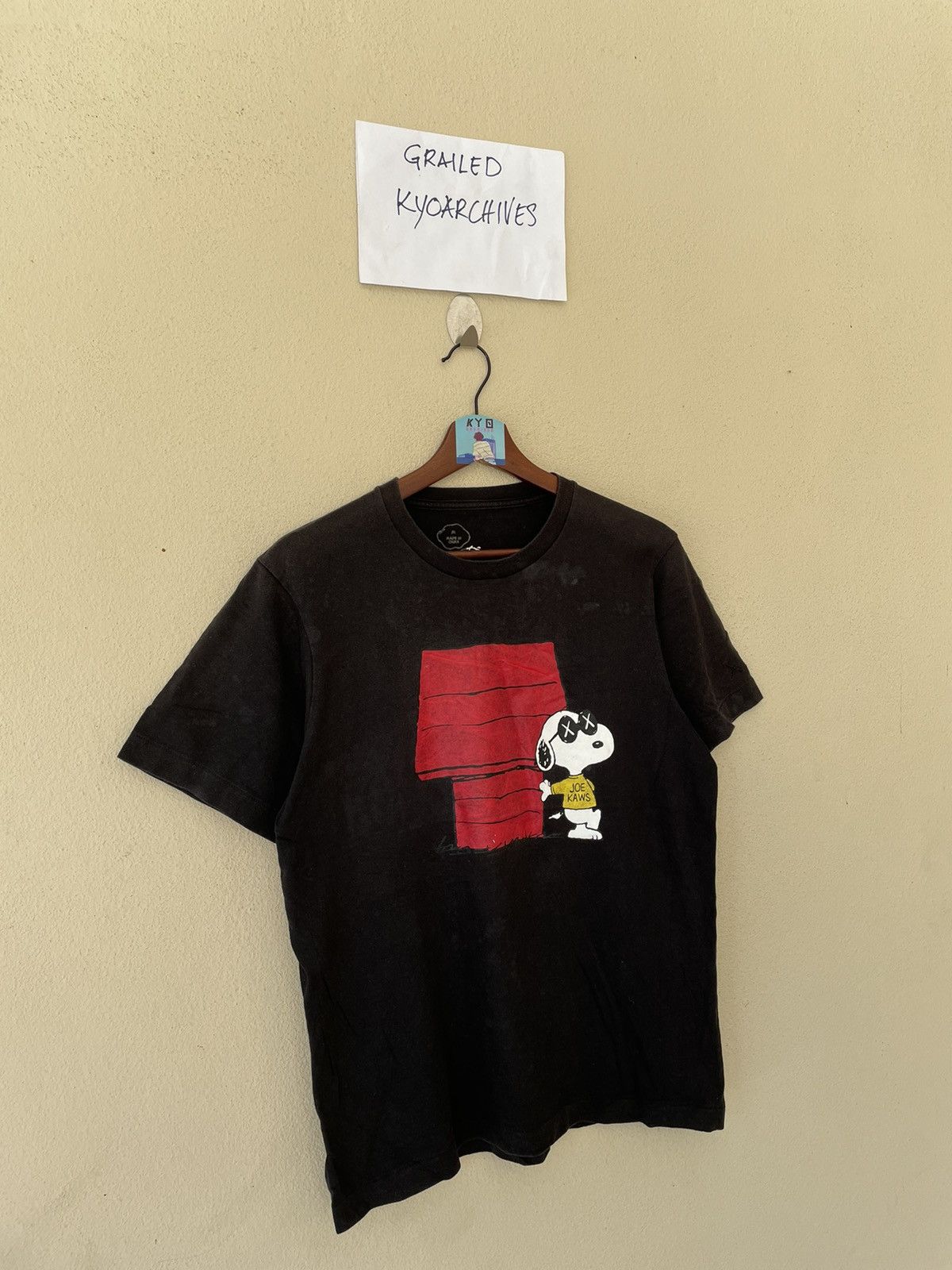 Kaws × Peanuts × Uniqlo SNOOPY x KAWS BLACK TEE Size US M / EU 48-50 / 2 - 2 Thumbnail