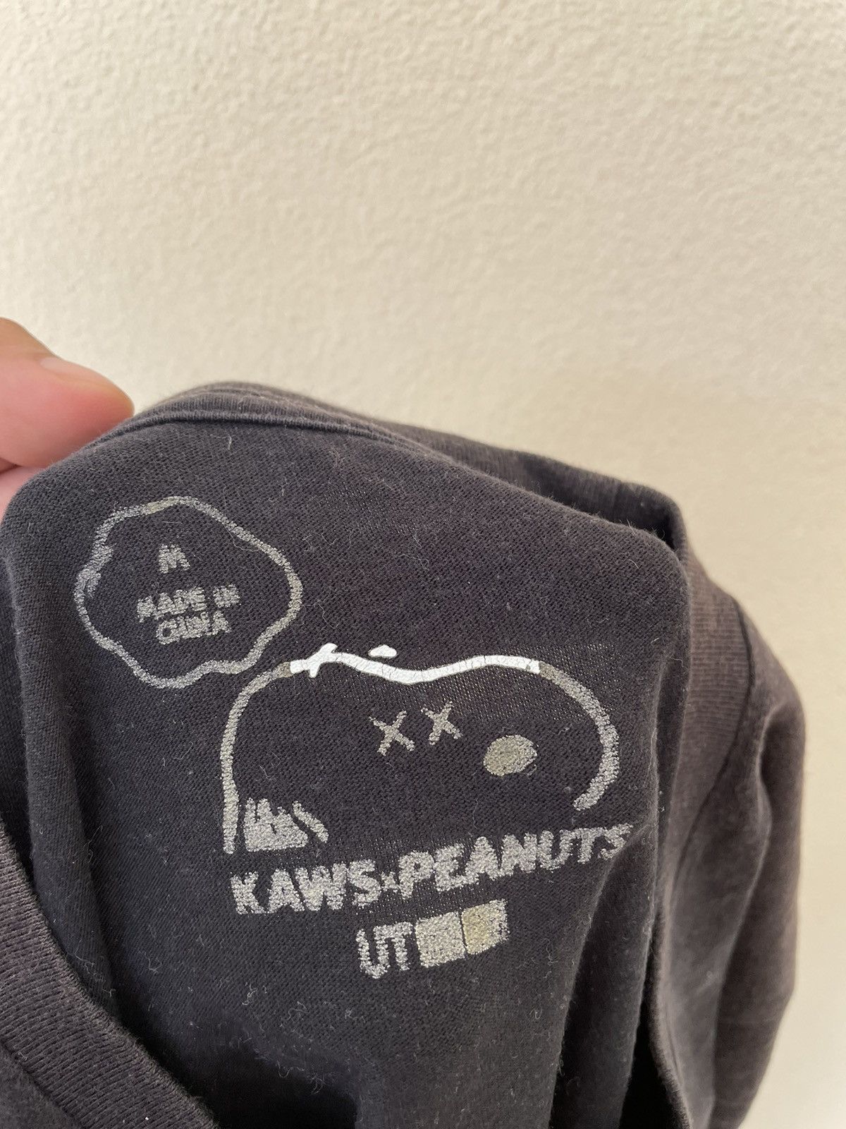 Kaws × Peanuts × Uniqlo SNOOPY x KAWS BLACK TEE Size US M / EU 48-50 / 2 - 9 Thumbnail