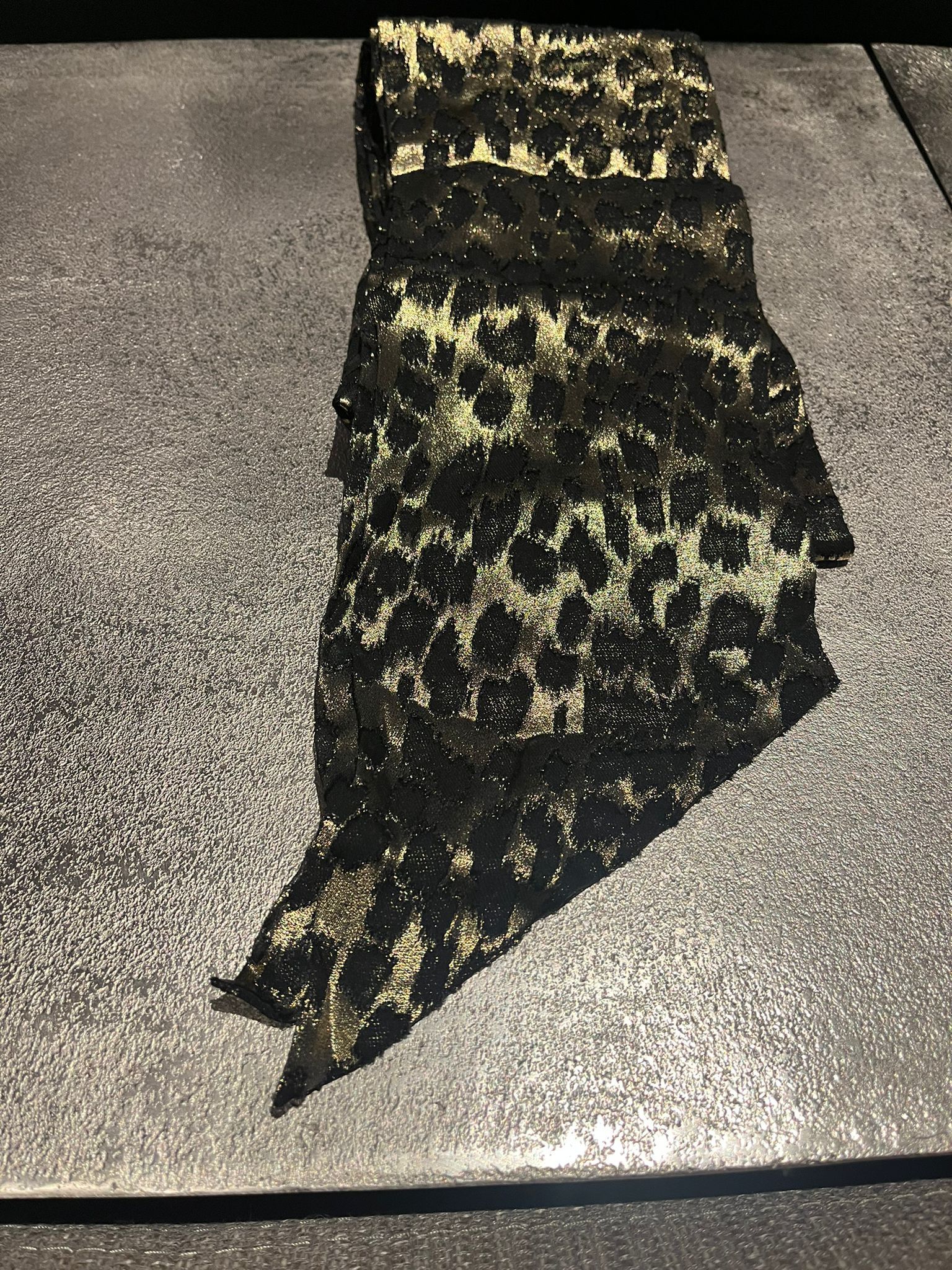 Saint Laurent Paris Longue Lavalliere in Black & Gold Size ONE SIZE - 3 Thumbnail