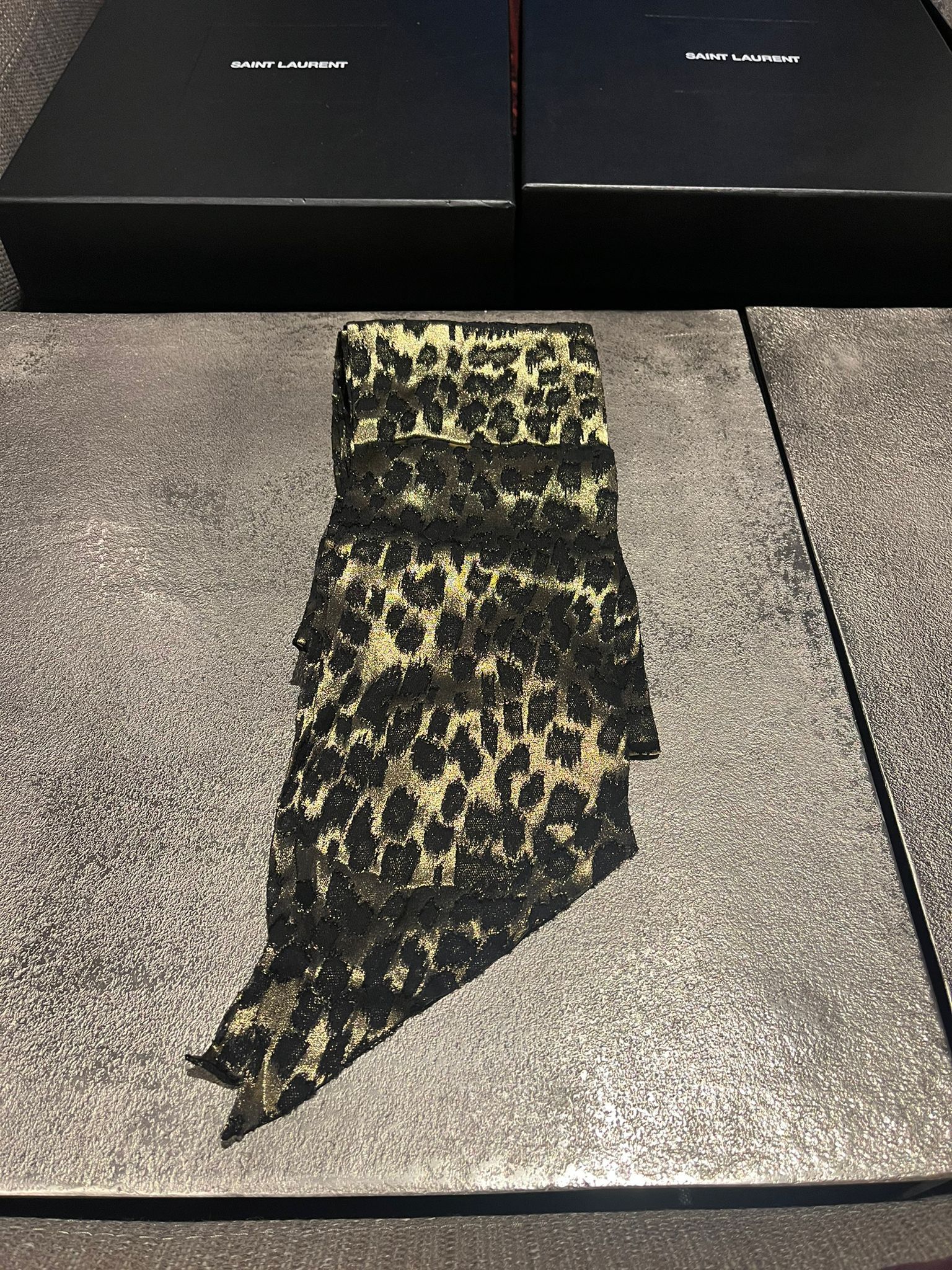 Saint Laurent Paris Longue Lavalliere in Black & Gold Size ONE SIZE - 2 Thumbnail