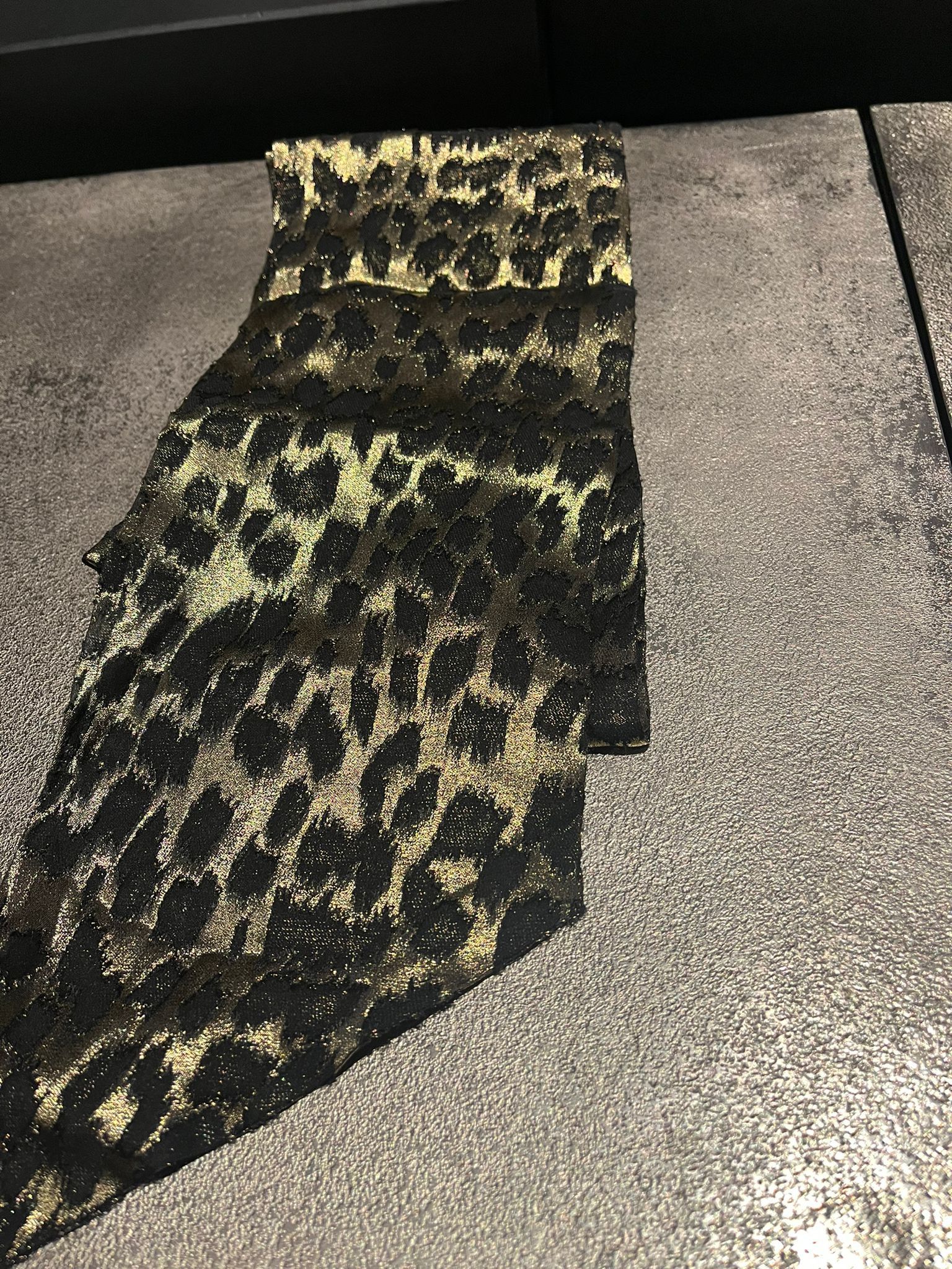 Saint Laurent Paris Longue Lavalliere in Black & Gold Size ONE SIZE - 7 Thumbnail