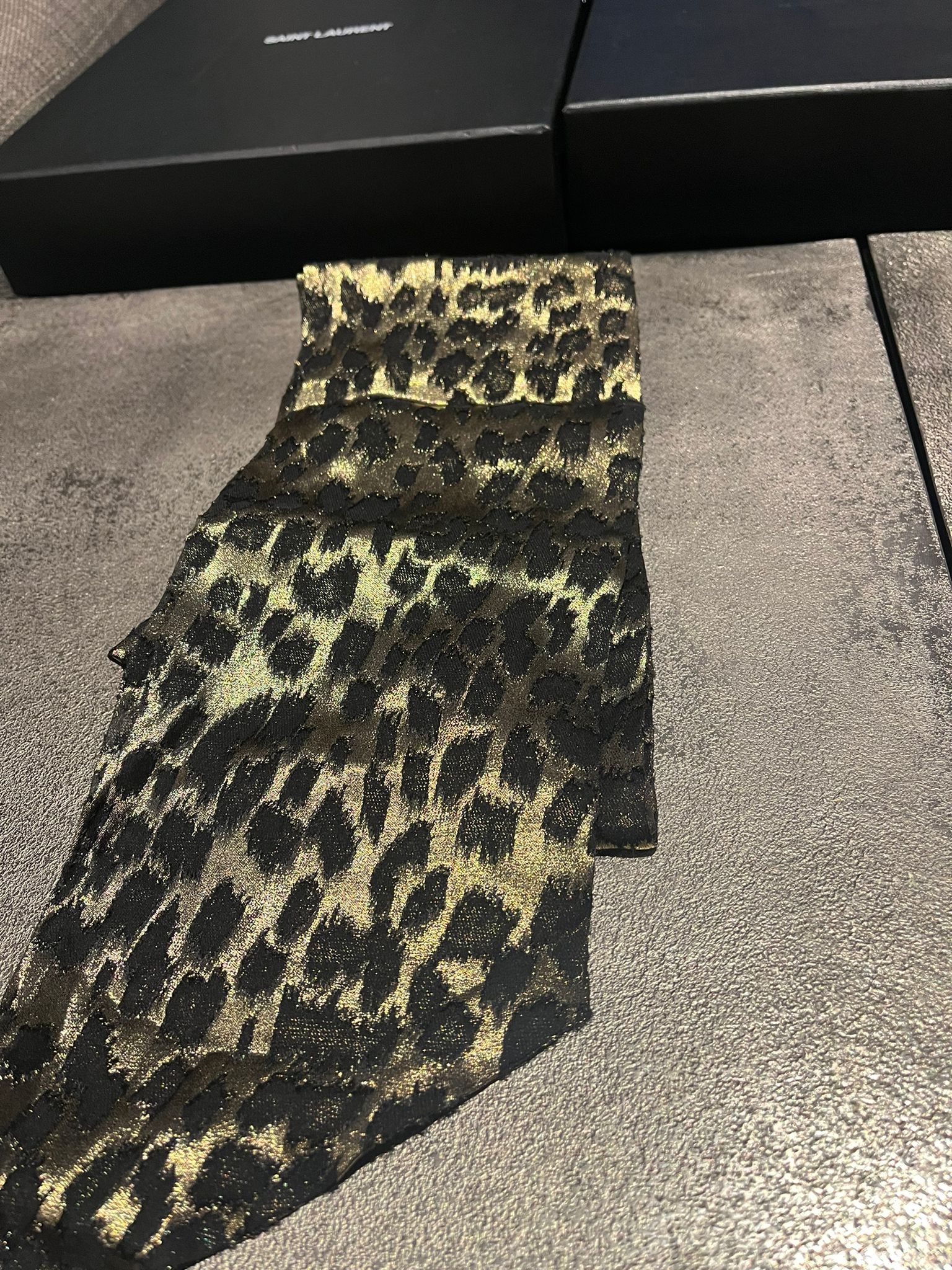 Saint Laurent Paris Longue Lavalliere in Black & Gold Size ONE SIZE - 10 Thumbnail