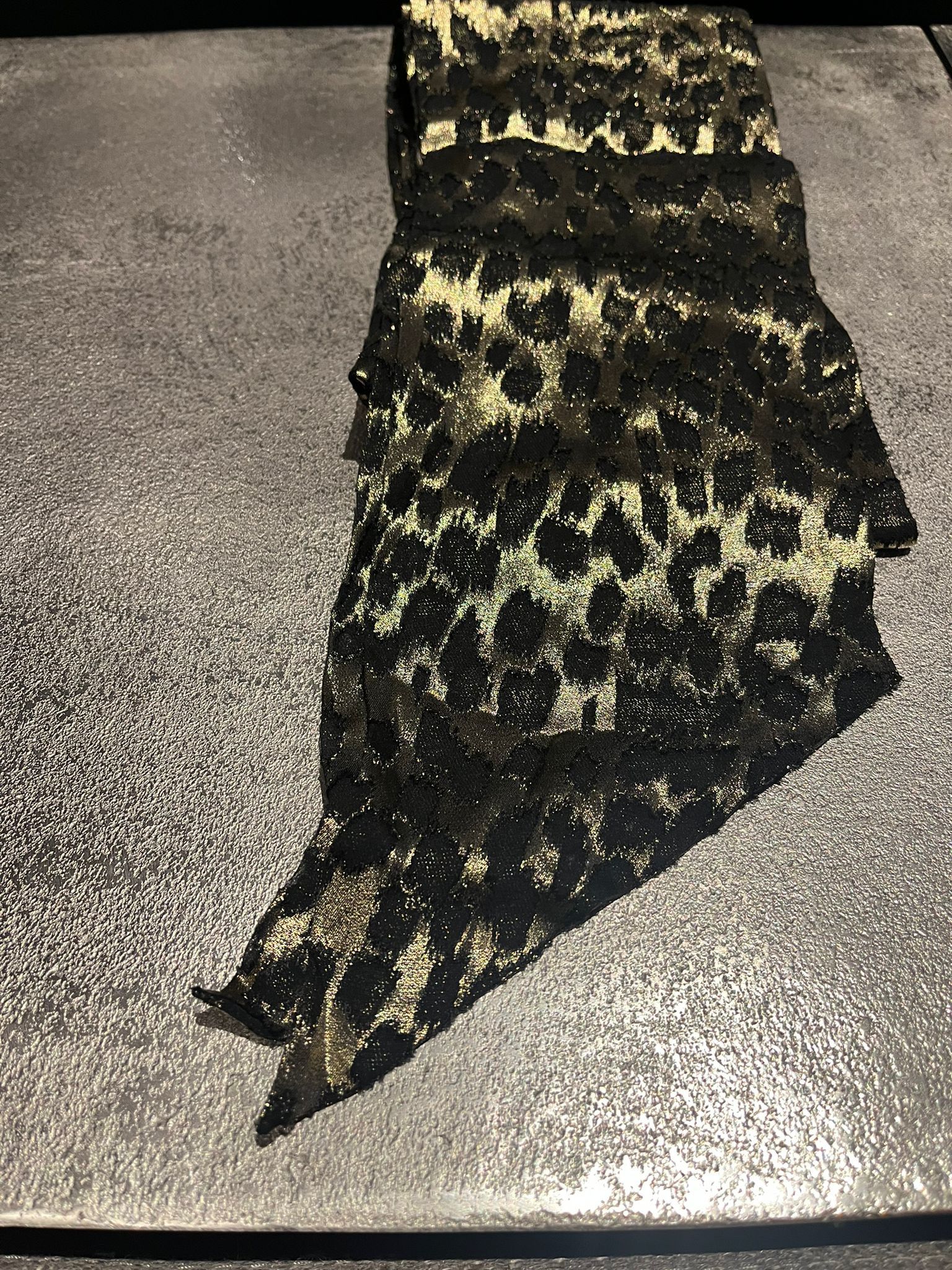 Saint Laurent Paris Longue Lavalliere in Black & Gold Size ONE SIZE - 5 Thumbnail