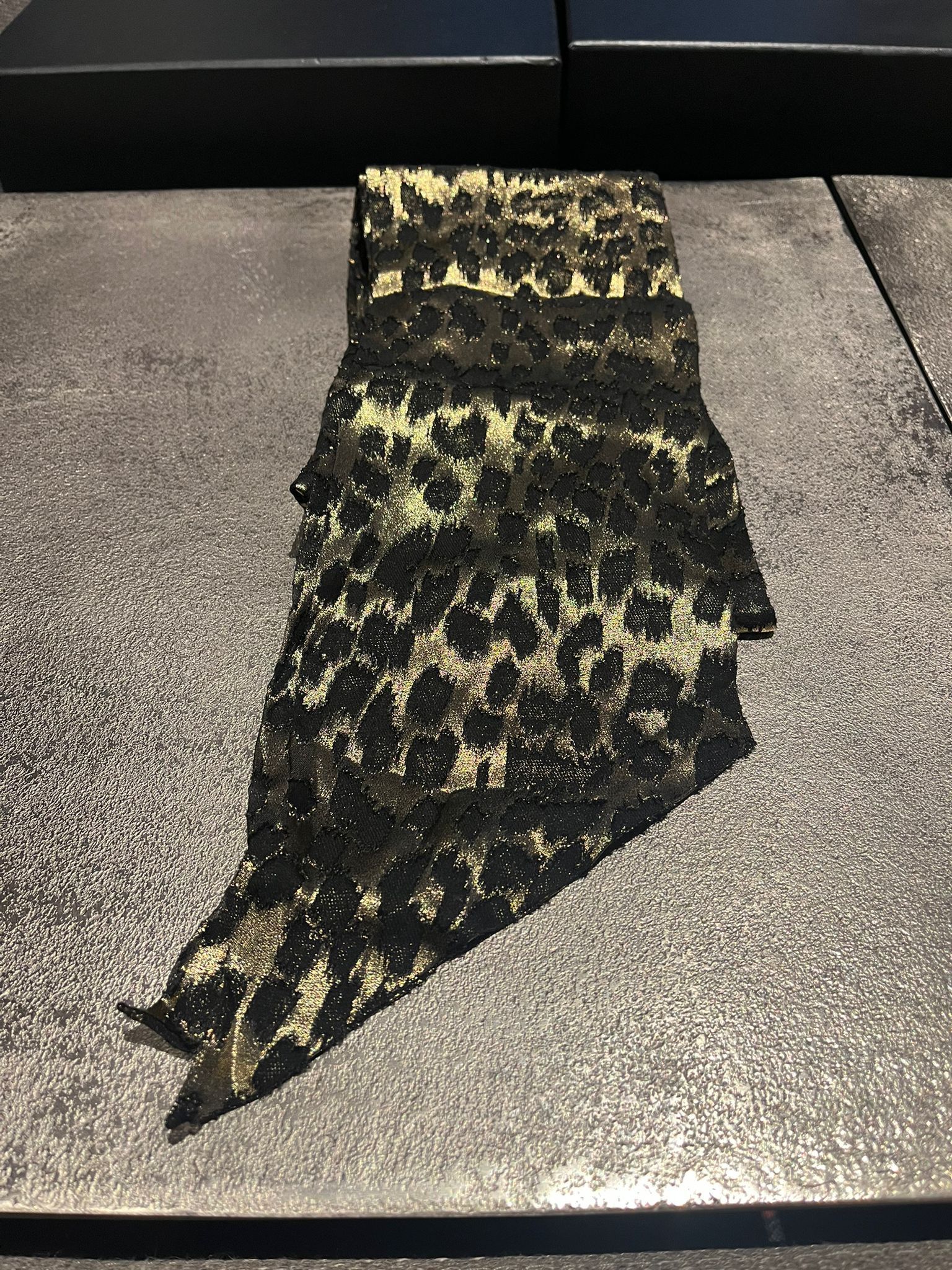 Saint Laurent Paris Longue Lavalliere in Black & Gold Size ONE SIZE - 8 Thumbnail