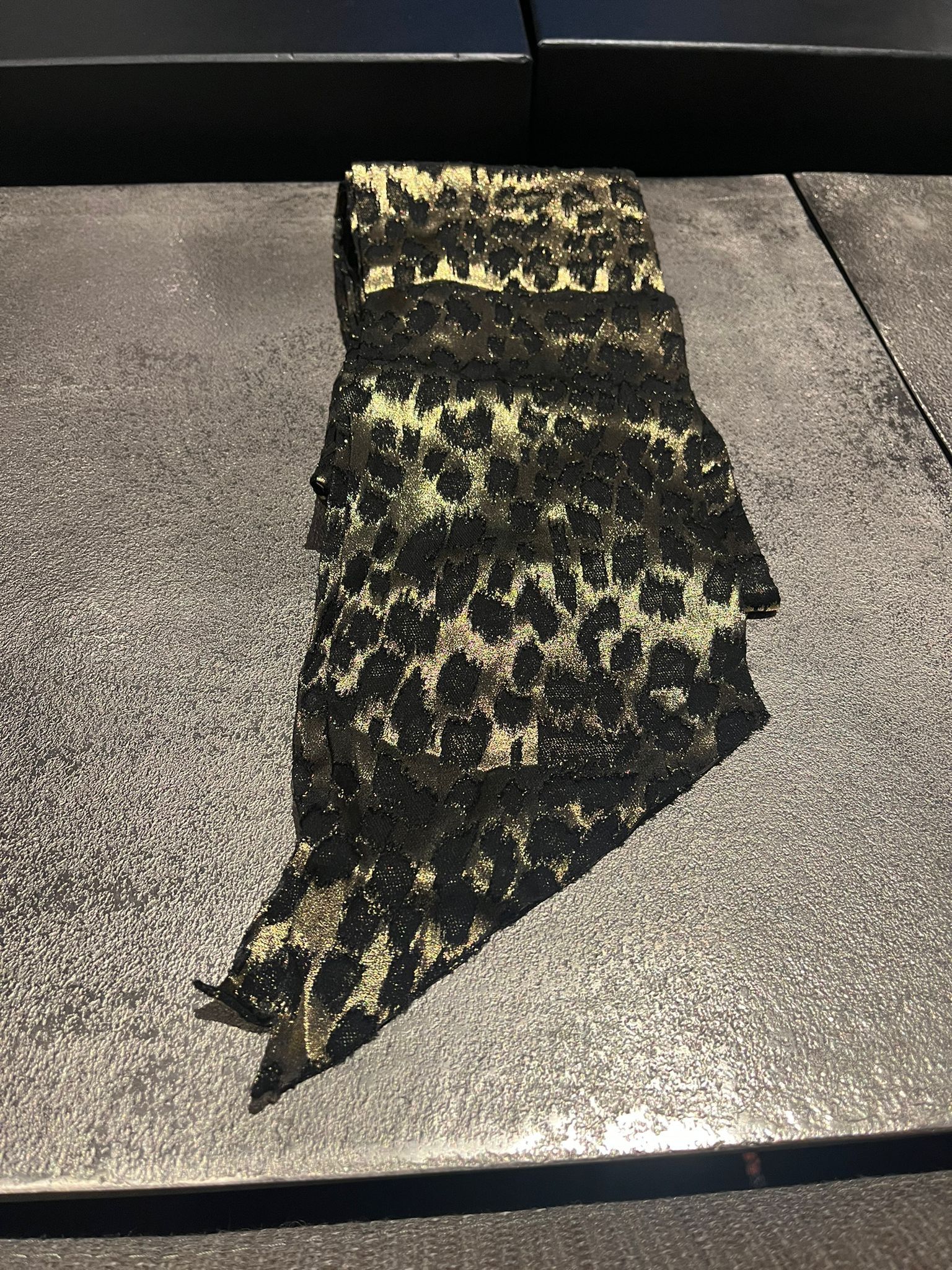 Saint Laurent Paris Longue Lavalliere in Black & Gold Size ONE SIZE - 6 Thumbnail