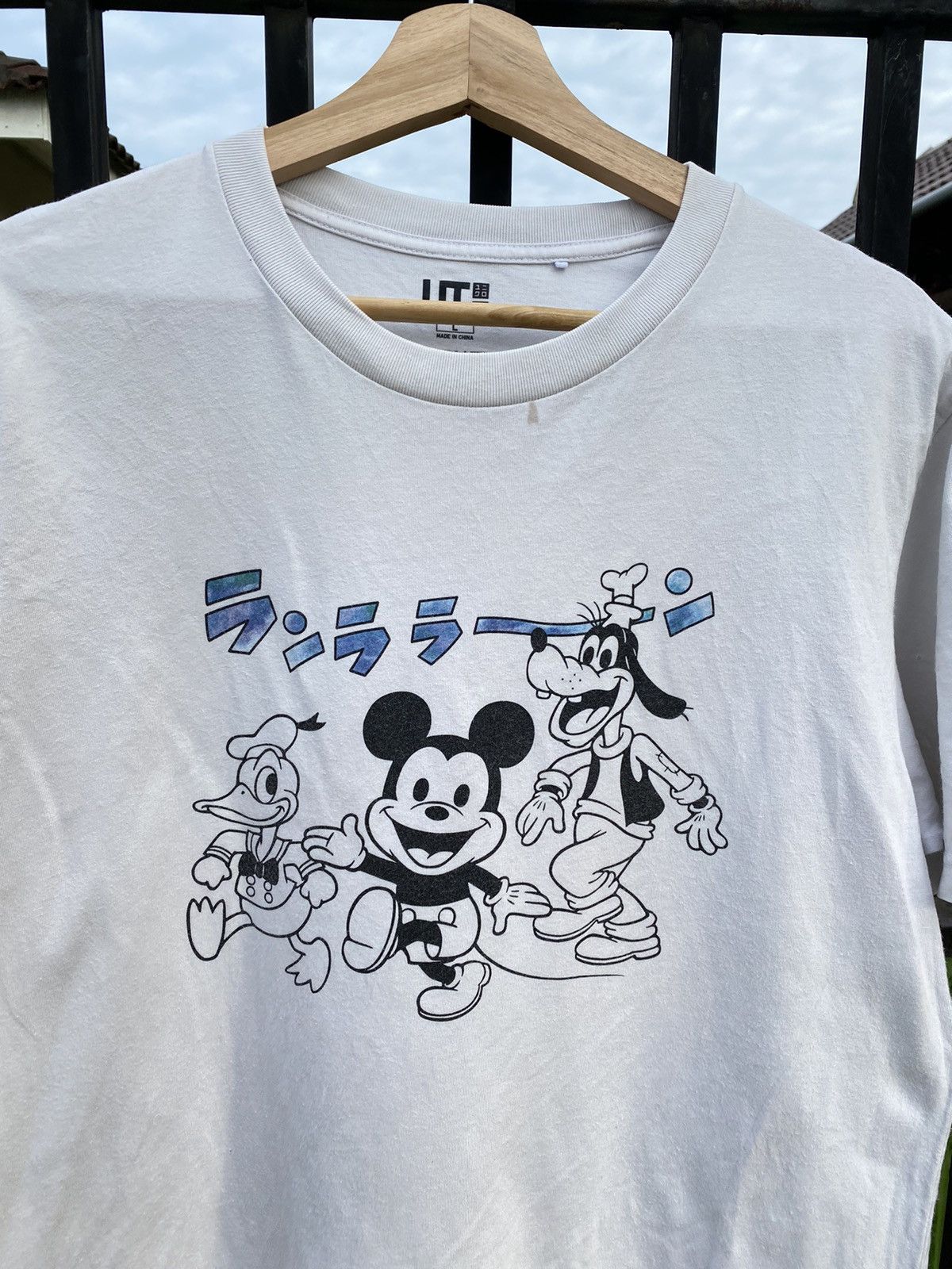 Disney OFFER 🔥 Uniqlo x Disney x Mickey Mouse Tee T Shirts Size US L / EU 52-54 / 3 - 2 Thumbnail