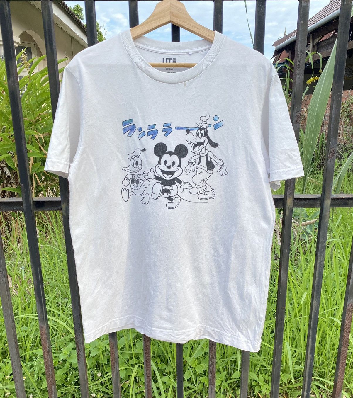 Disney OFFER 🔥 Uniqlo x Disney x Mickey Mouse Tee T Shirts Size US L / EU 52-54 / 3 - 1 Thumbnail