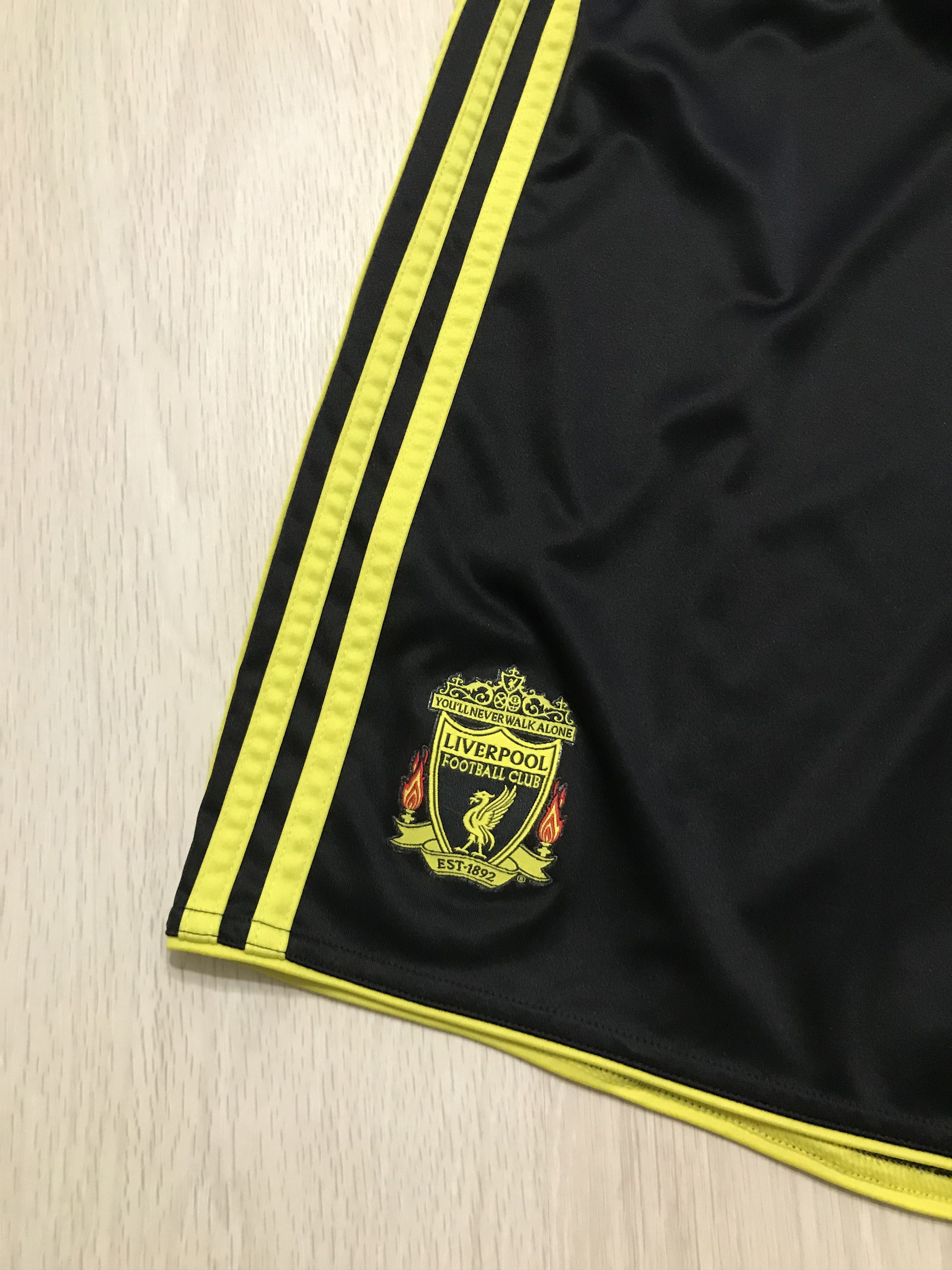 Adidas Adidas shorts FC Liverpool 2010 size 36” Size US 36 / EU 52 - 2 Thumbnail