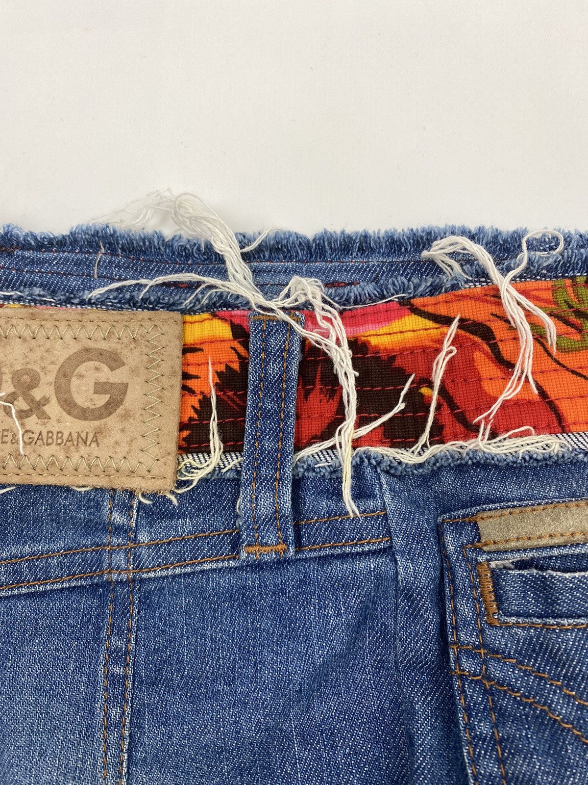 Dolce & Gabbana Y2K Vintage D&G Hawaiian Stretch Denim Midi Pencil Skirt Size 30" / US 8 / IT 44 - 10 Thumbnail