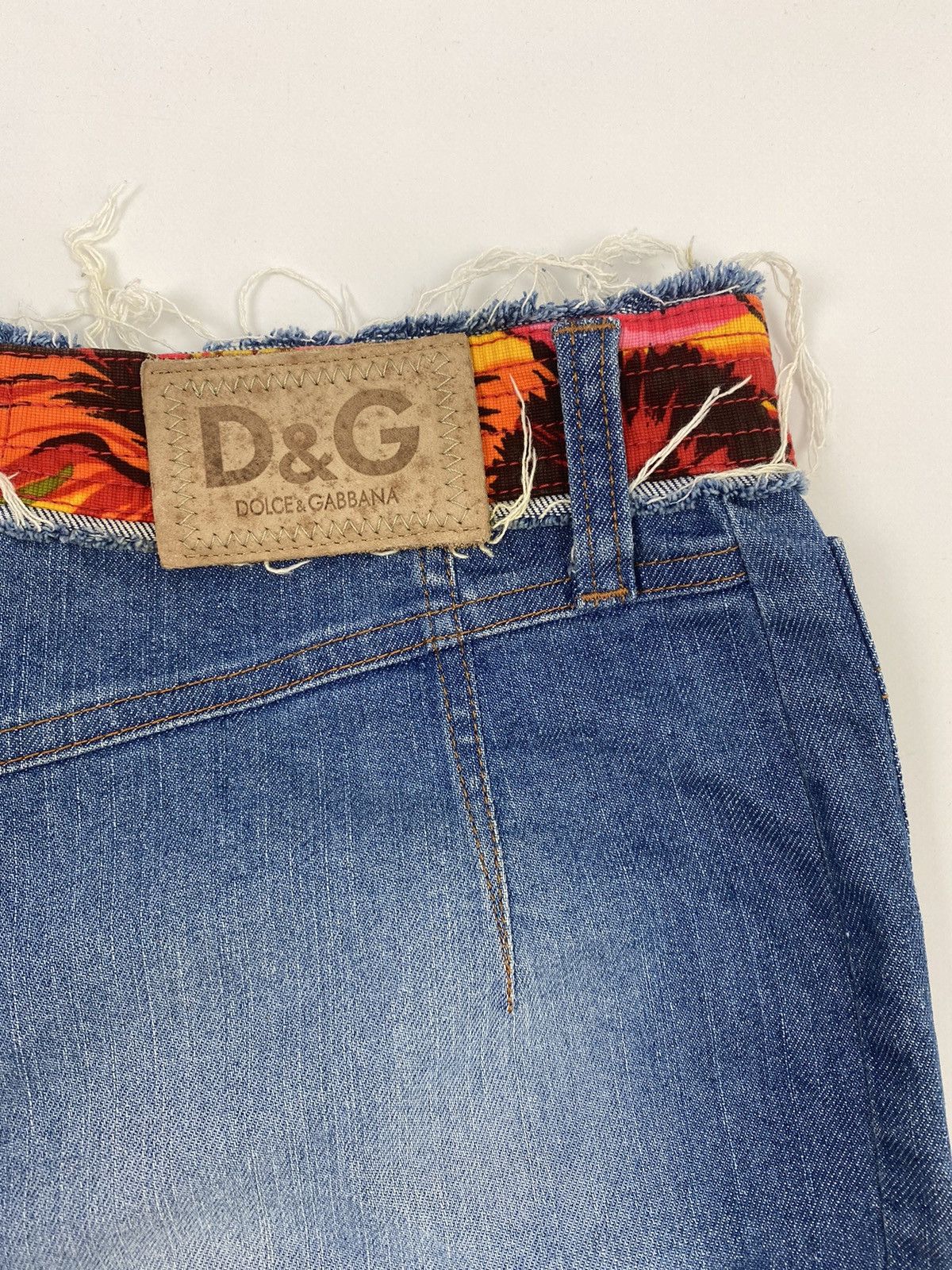 Dolce & Gabbana Y2K Vintage D&G Hawaiian Stretch Denim Midi Pencil Skirt Size 30" / US 8 / IT 44 - 9 Thumbnail
