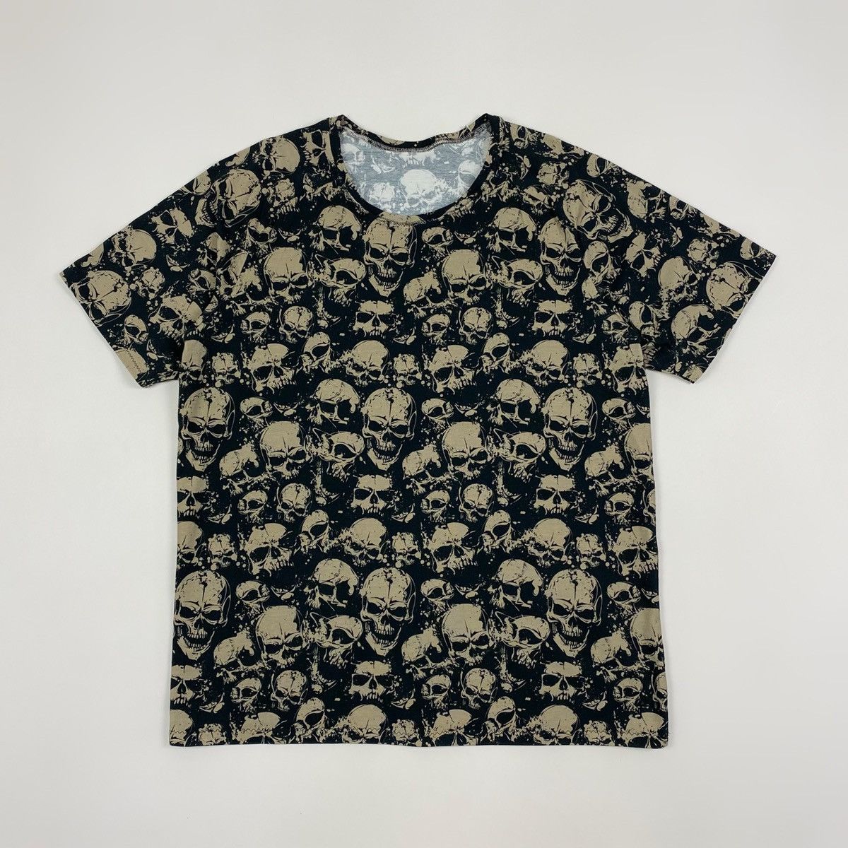 Vintage Vintage Skulls Over Print T-Shirt Size US L / EU 52-54 / 3 - 1 Thumbnail