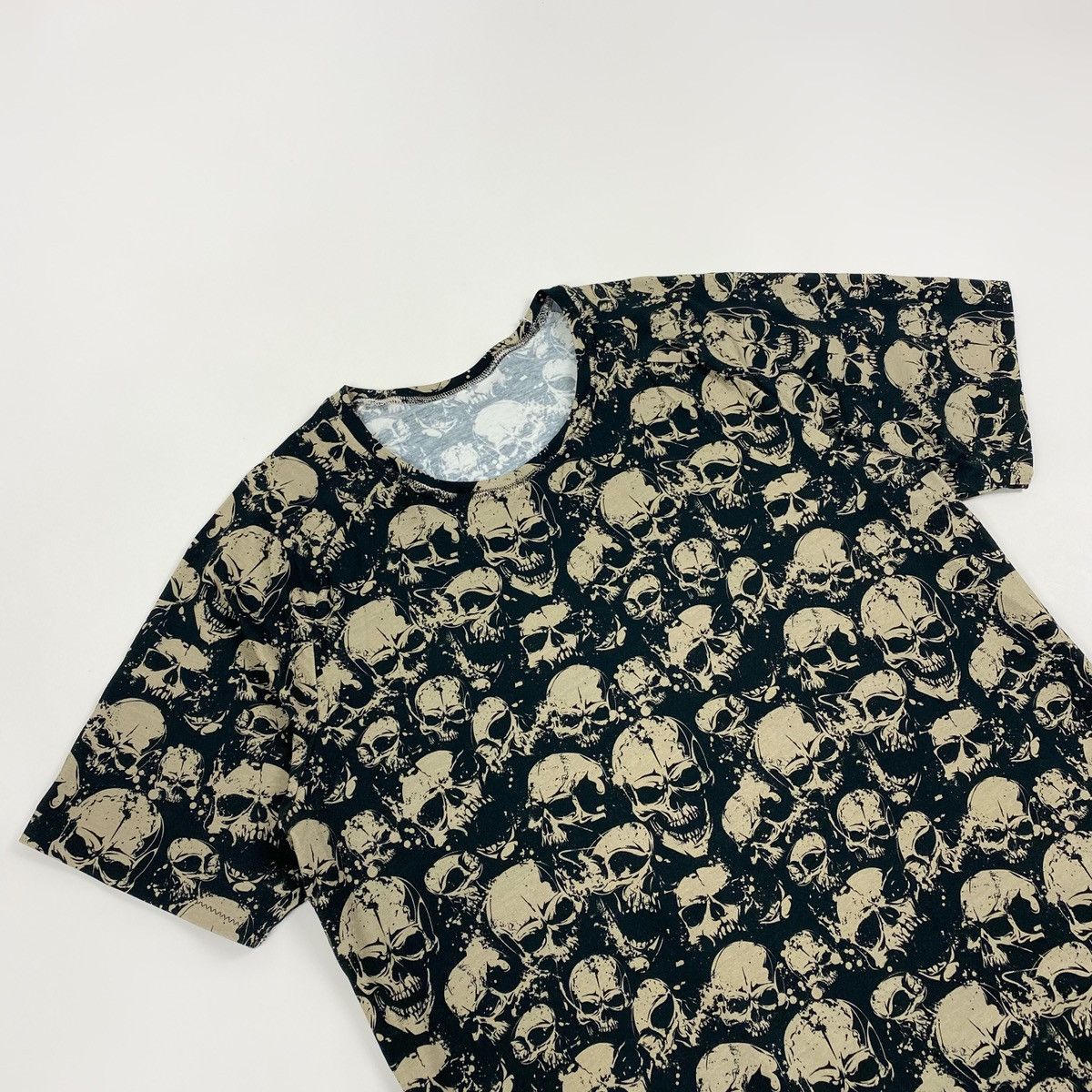 Vintage Vintage Skulls Over Print T-Shirt Size US L / EU 52-54 / 3 - 2 Thumbnail