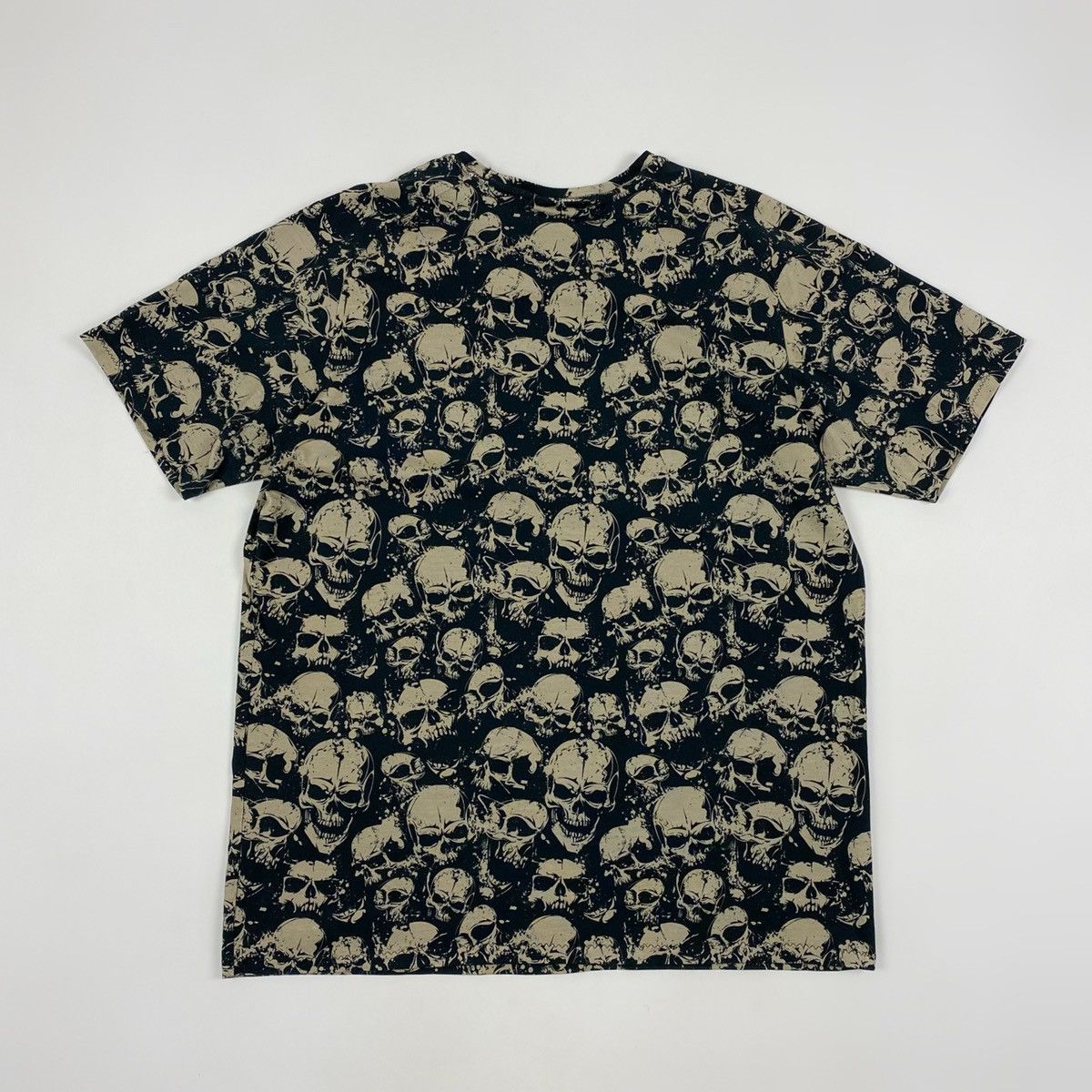 Vintage Vintage Skulls Over Print T-Shirt Size US L / EU 52-54 / 3 - 6 Thumbnail