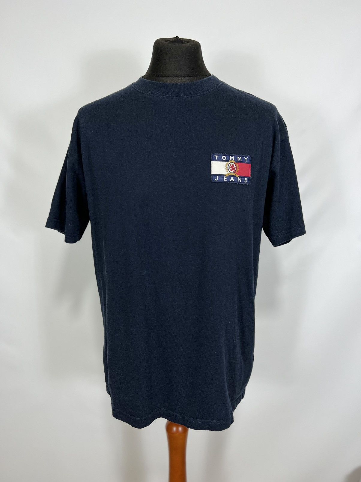 VTG retailer Tommy Jeans Tee