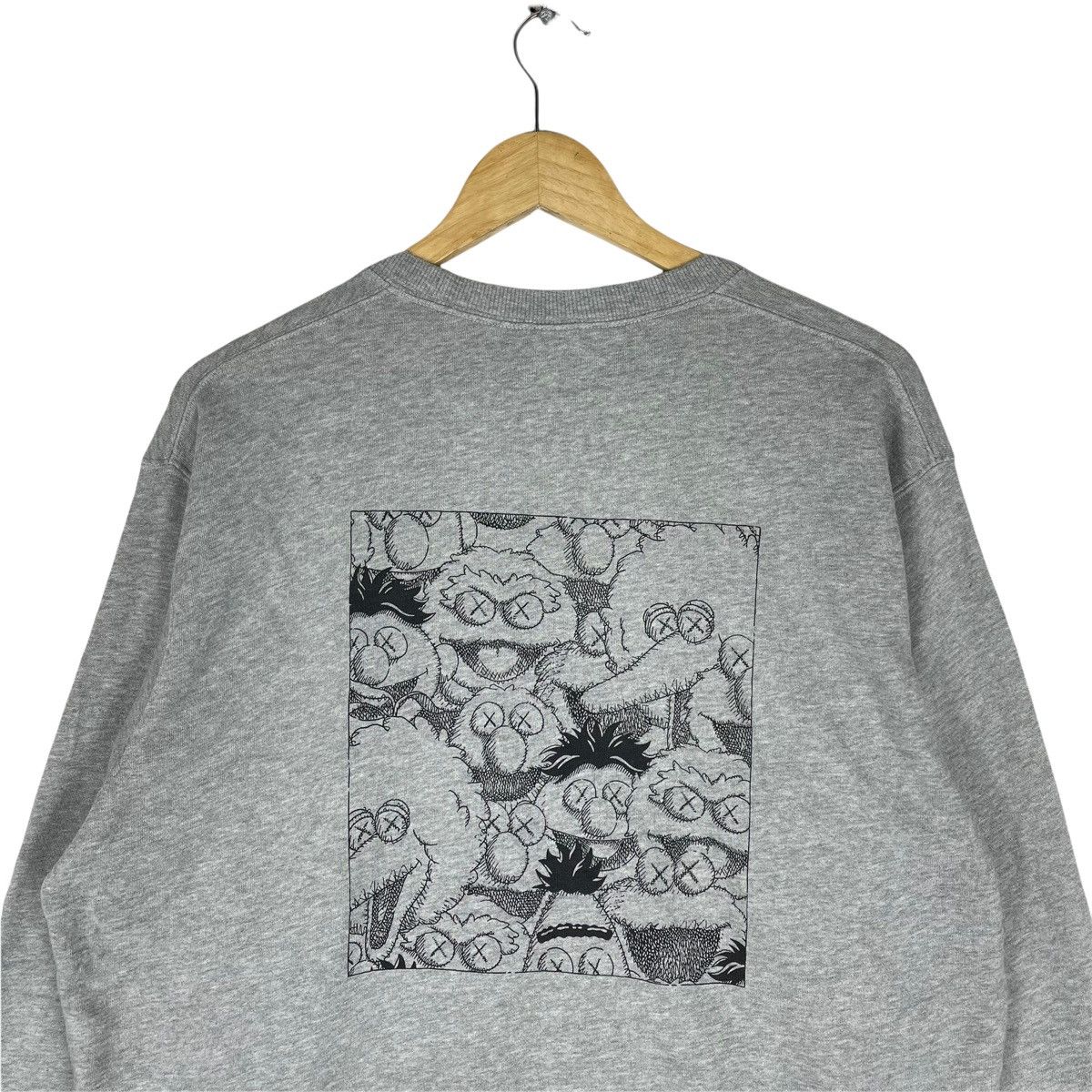Kaws × Uniqlo ⚡️KAWS SESAME STREET Sweatshirt Crewneck Size US XL / EU 56 / 4 - 6 Thumbnail