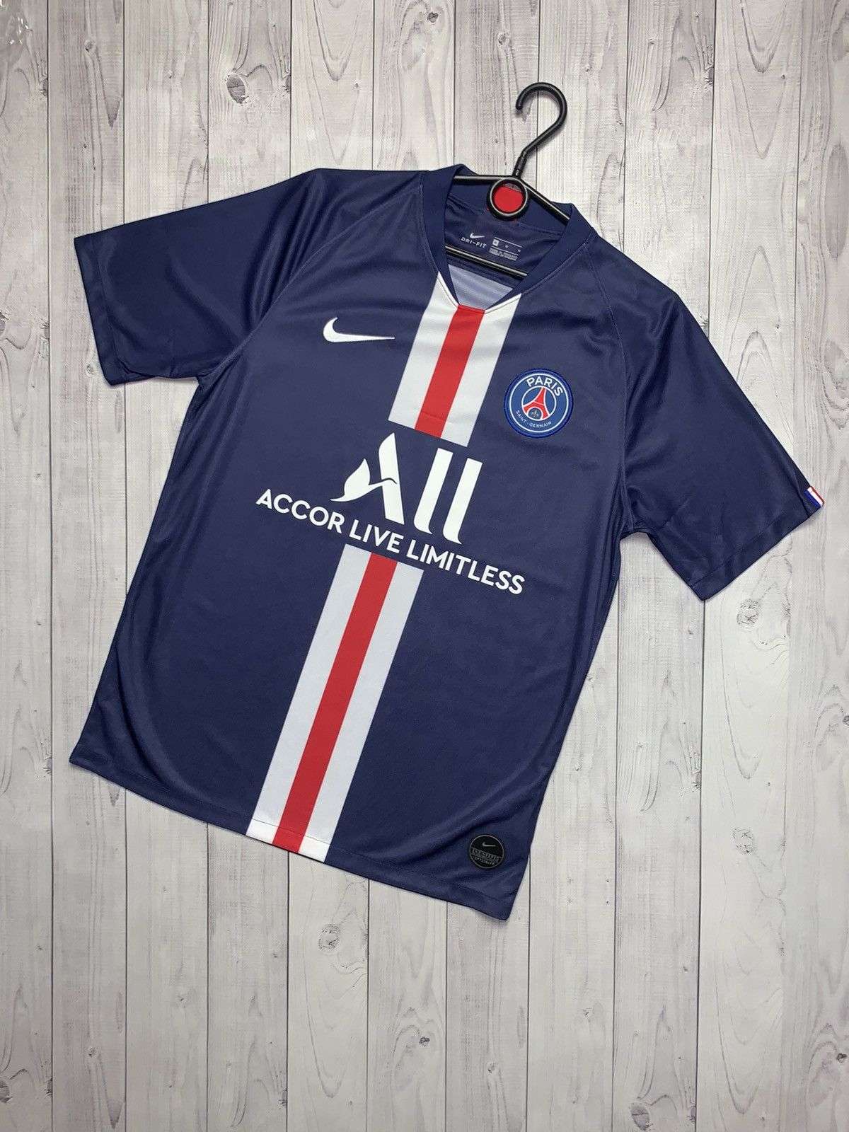 Nike × Vintage Vintage Nike soccer jersey Paris Saint German size M Size US M / EU 48-50 / 2 - 1 Thumbnail