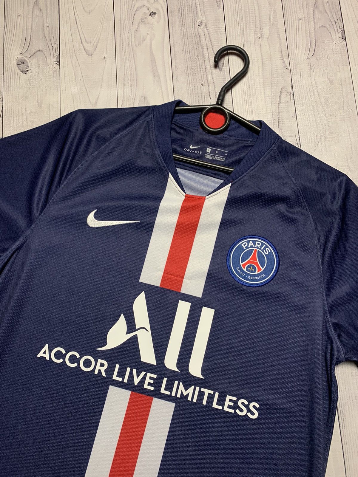 Nike × Vintage Vintage Nike soccer jersey Paris Saint German size M Size US M / EU 48-50 / 2 - 2 Thumbnail