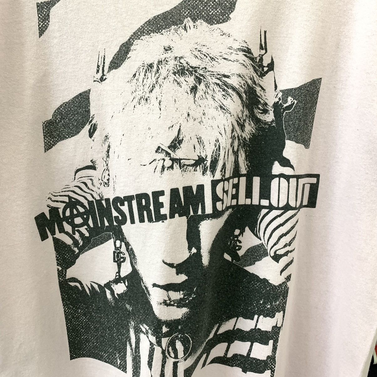 Rap Tees MACHINE GUN KELLY (MAINSTREAM SELLOUT) Size US XL / EU 56 / 4 - 2 Thumbnail