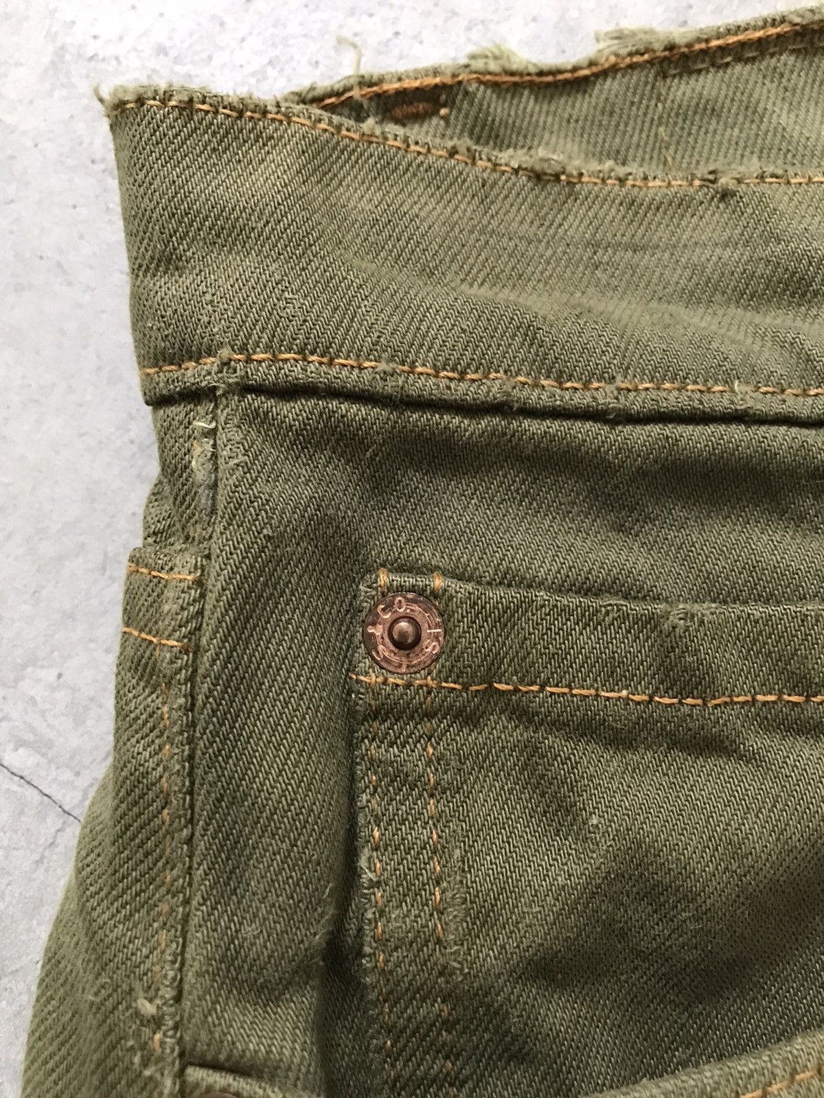 Levi's Vtg Levis 565 Loose Fit Wide Leg Brownish Green Dyed Jeans Size US 31 - 5 Thumbnail