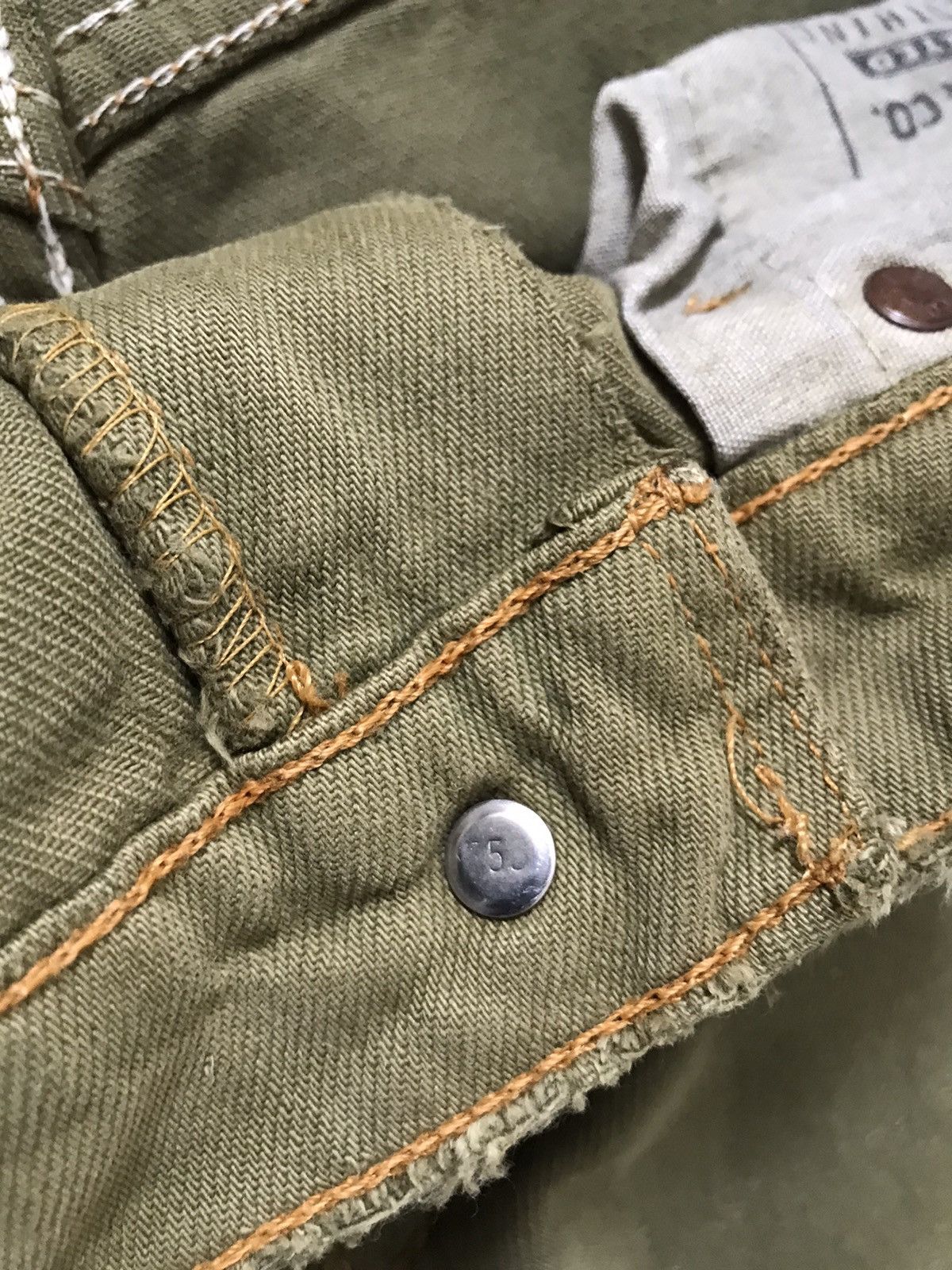 Levi's Vtg Levis 565 Loose Fit Wide Leg Brownish Green Dyed Jeans Size US 31 - 8 Thumbnail