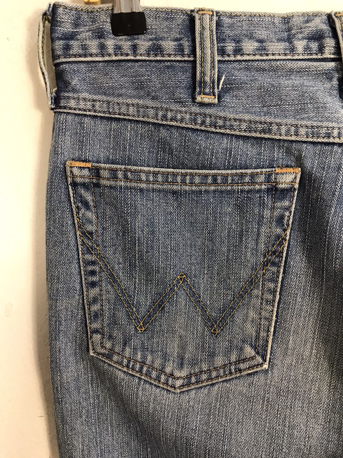Japanese Brand Vintage Wrangler Light Wash Zipper Jeans Style Size US 31 - 12 Thumbnail