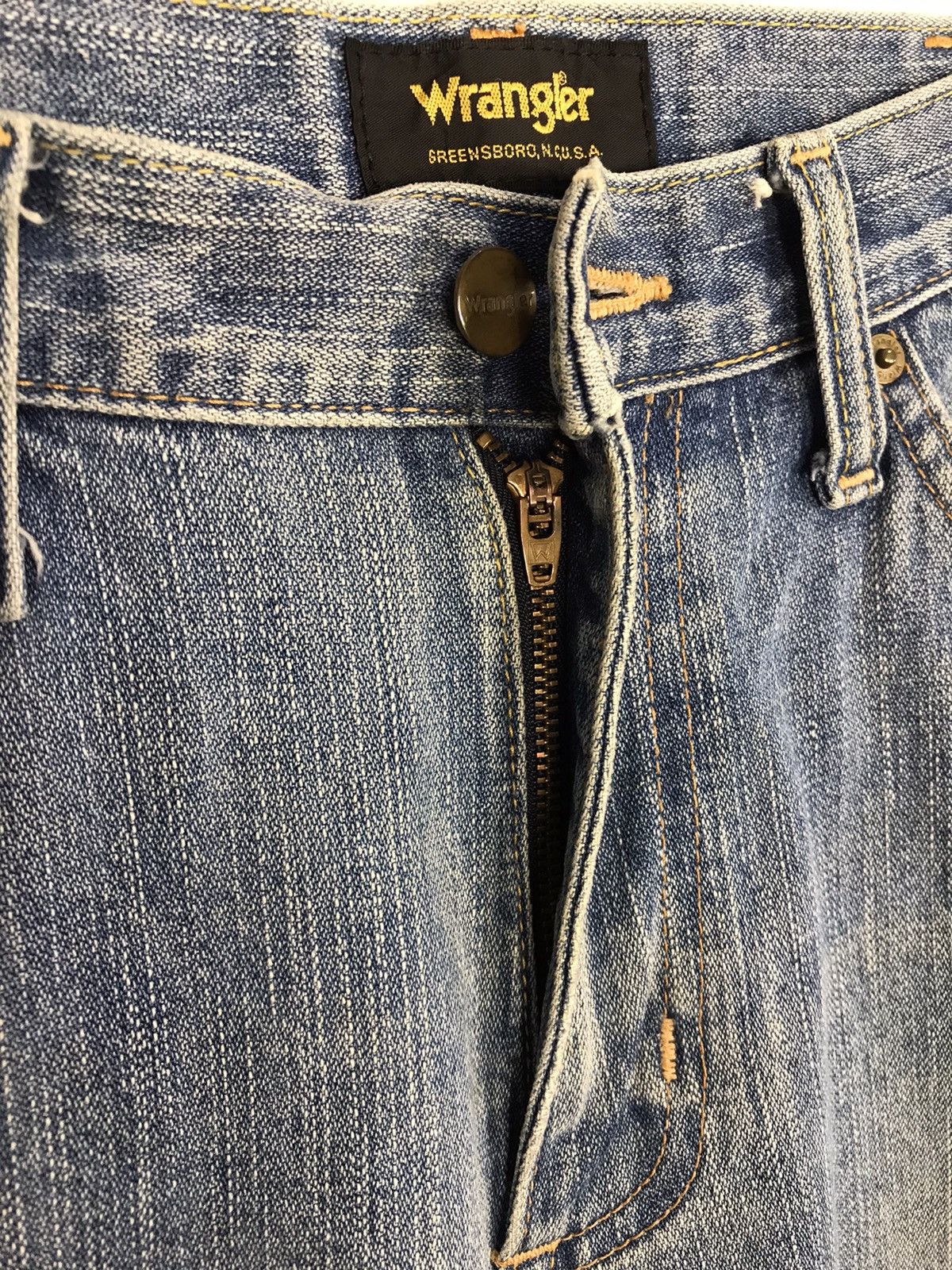 Japanese Brand Vintage Wrangler Light Wash Zipper Jeans Style Size US 31 - 9 Thumbnail