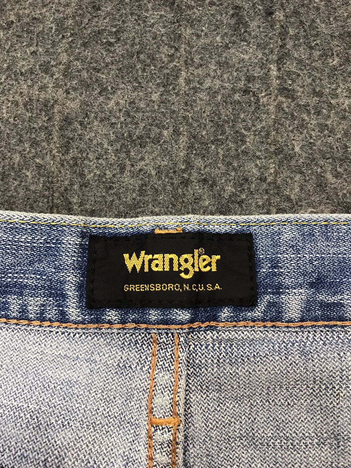 Japanese Brand Vintage Wrangler Light Wash Zipper Jeans Style Size US 31 - 14 Thumbnail