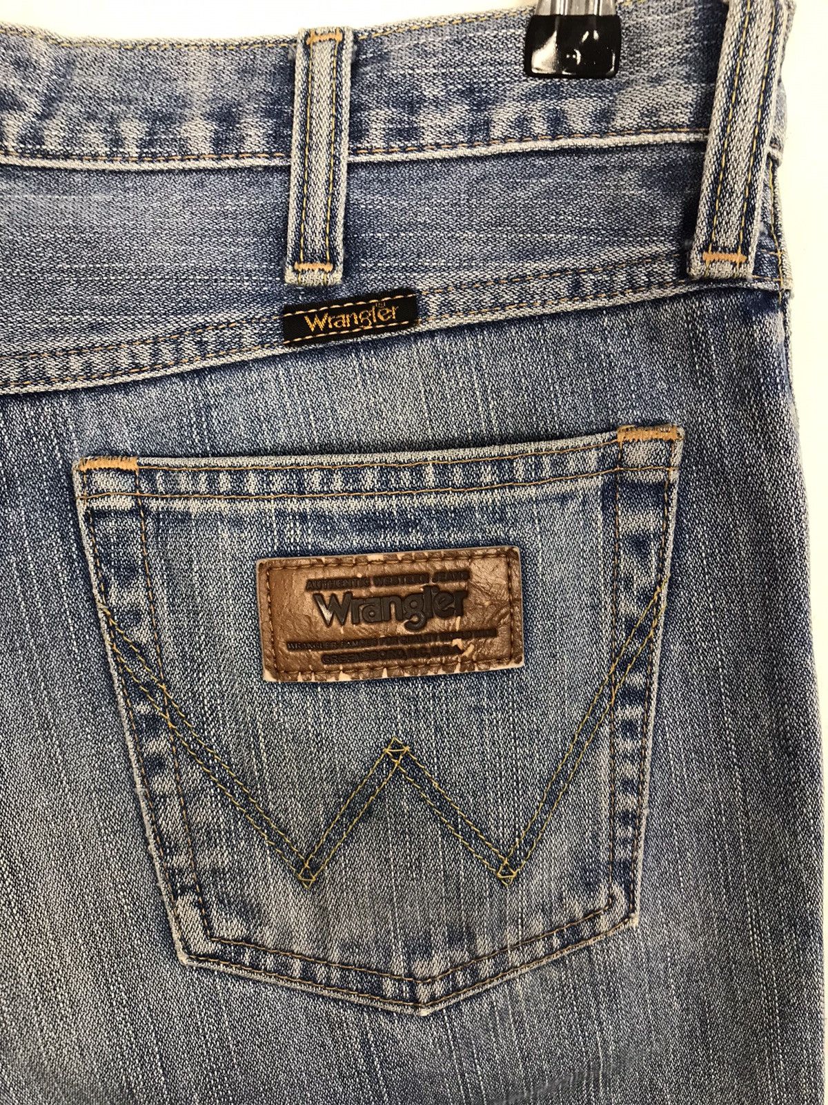 Japanese Brand Vintage Wrangler Light Wash Zipper Jeans Style Size US 31 - 11 Thumbnail