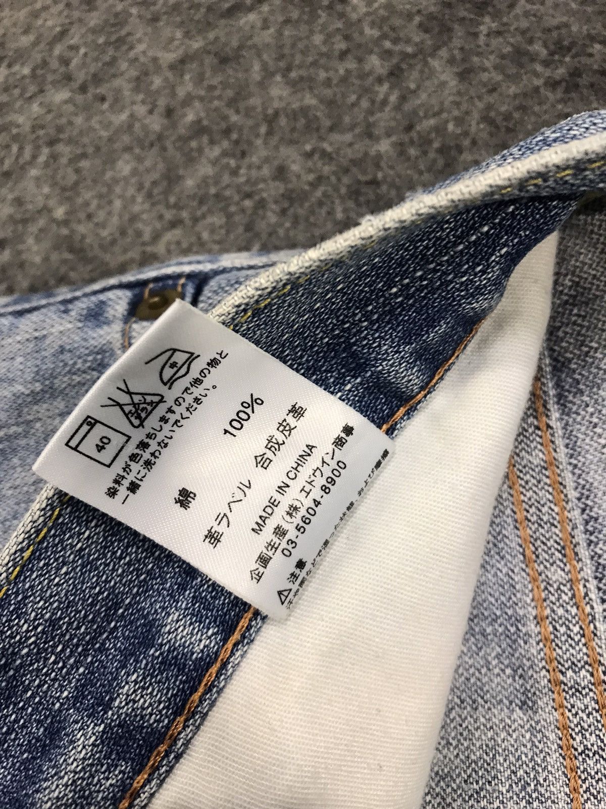 Japanese Brand Vintage Wrangler Light Wash Zipper Jeans Style Size US 31 - 16 Thumbnail