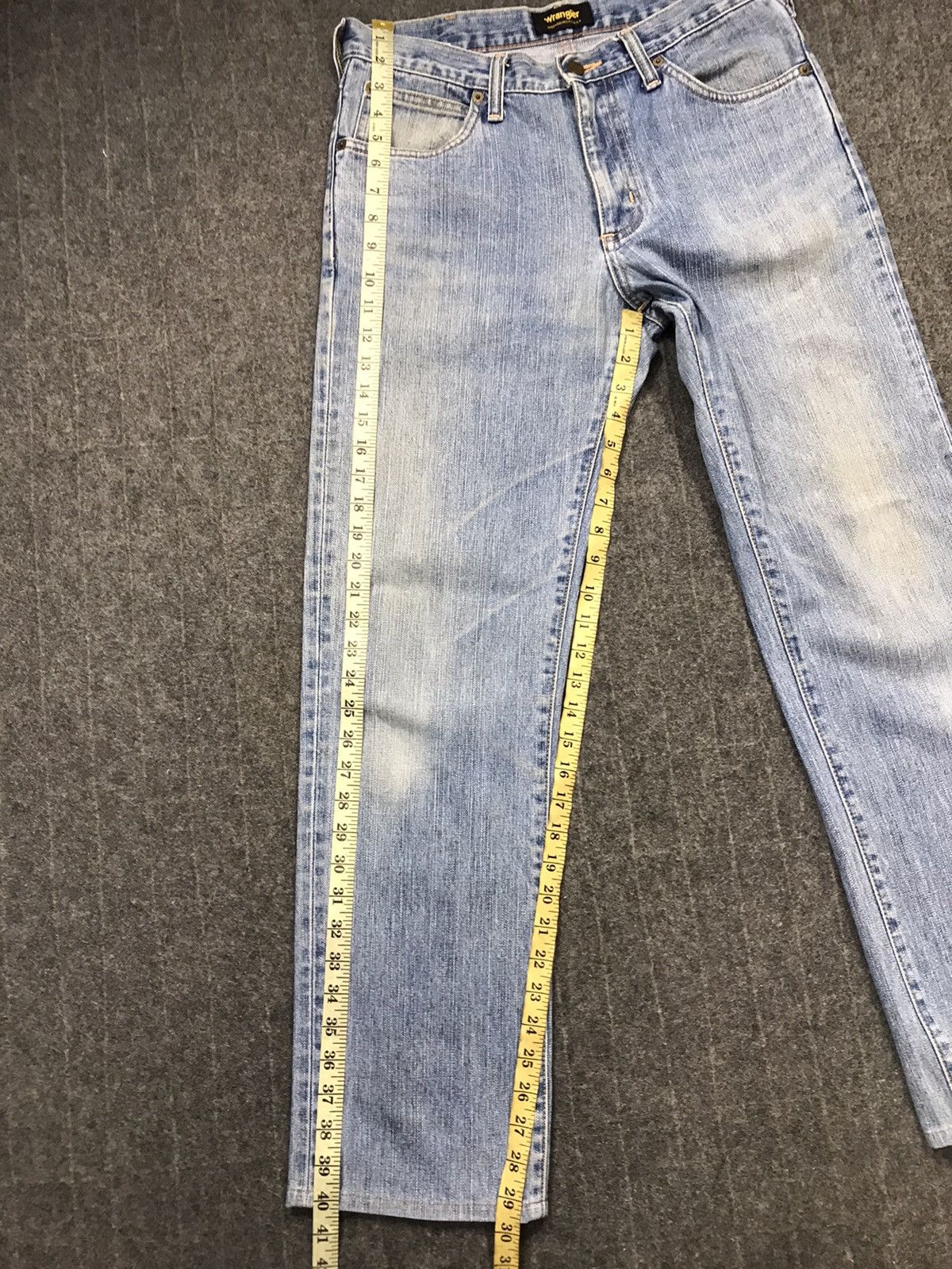 Japanese Brand Vintage Wrangler Light Wash Zipper Jeans Style Size US 31 - 19 Thumbnail