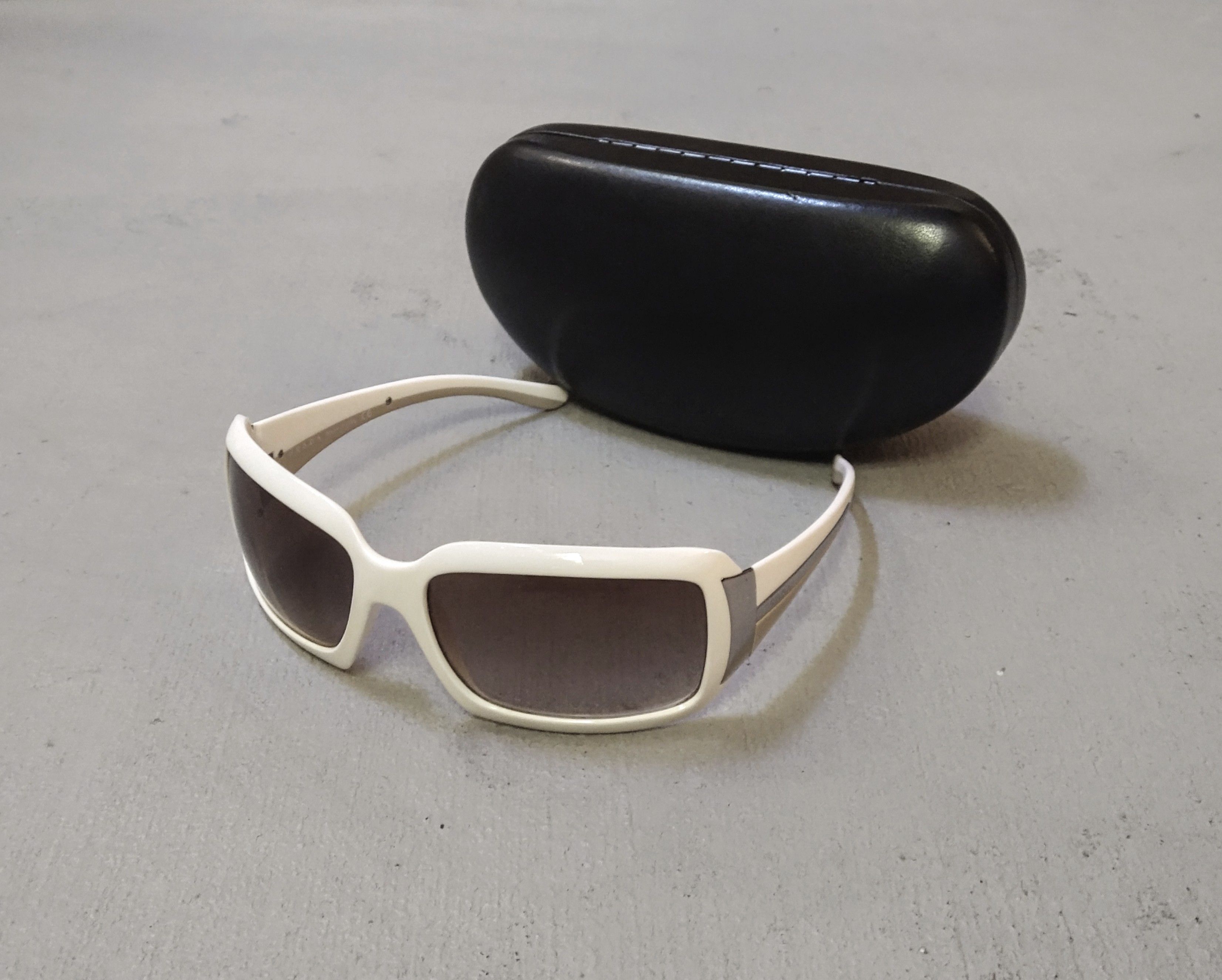 Pre-owned Prada Sunglasses Spr01h White Brown Gradient Oversized In White/brown