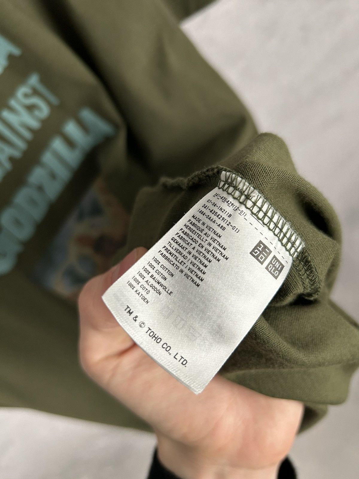 Uniqlo Uniqlo Mothra Against Godzilla Graphic Tee Movie Size US XXL / EU 58 / 5 - 5 Thumbnail