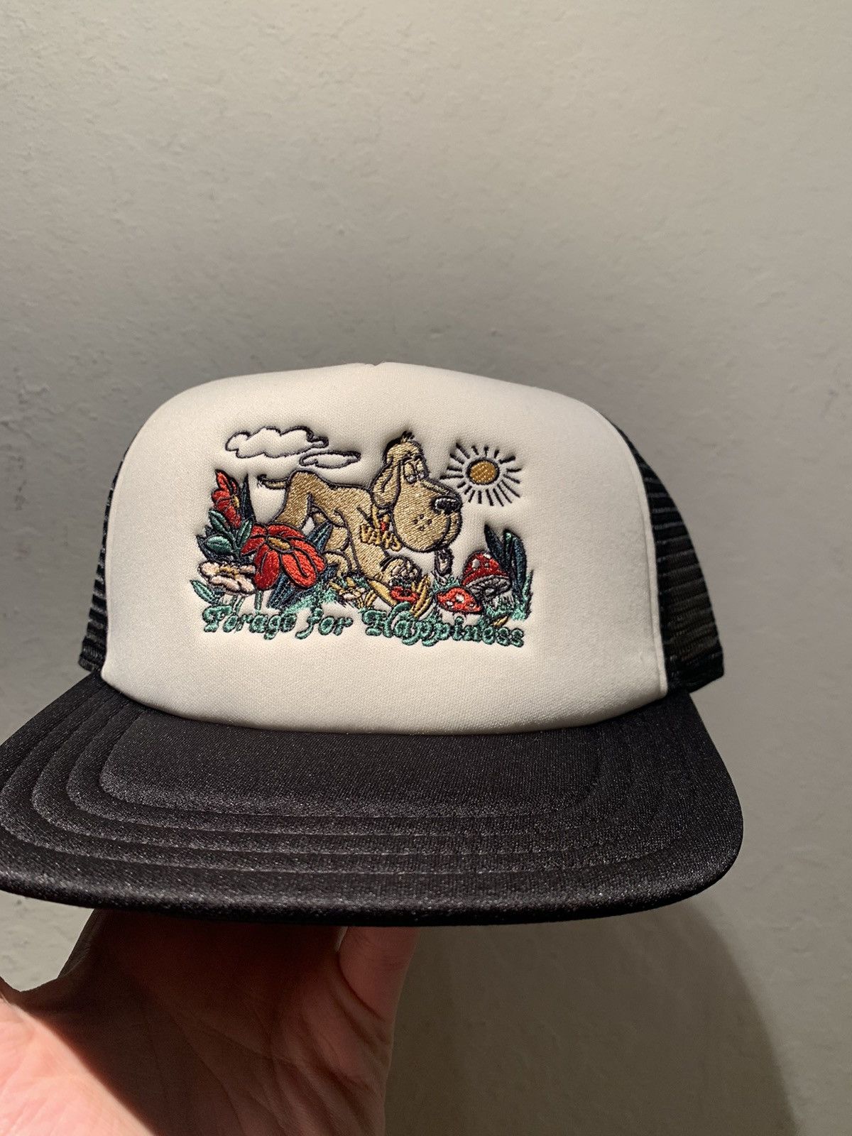 image of Rare New Vans Forage Mushroom Dog Foam Trucker Hat Cap in Black/Cream/Brown, Men's
