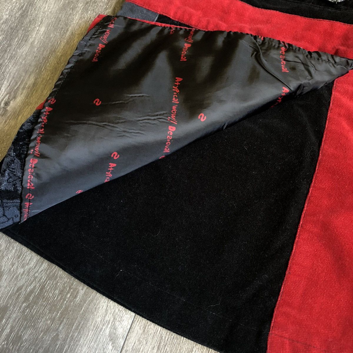 Desigual Vintage Desigual Atypical Wow Velvet Gothic MultiLogo Skirt Size 26" / US 2 / IT 38 - 4 Thumbnail