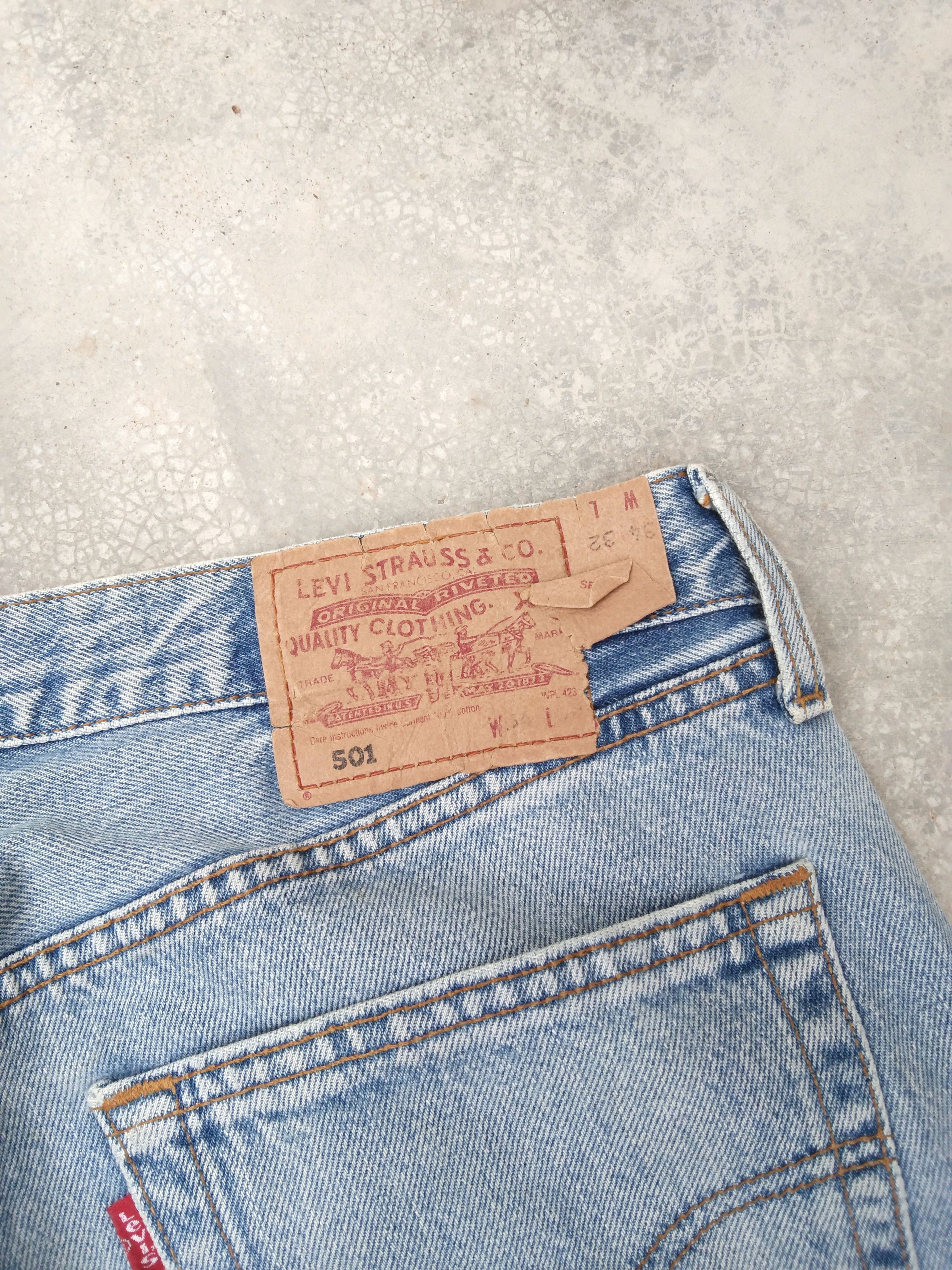 Levi's Vintage Levi's 501 Faded Blue Distressed Jeans 34x31 Size US 34 / EU 50 - 6 Thumbnail