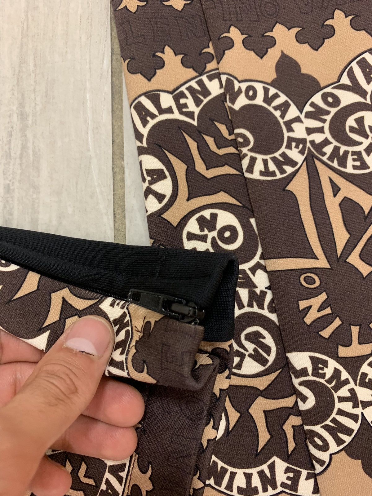 Valentino Zip Hem in Brown Multi Logo All Over Size US 34 / EU 50 - 8 Thumbnail