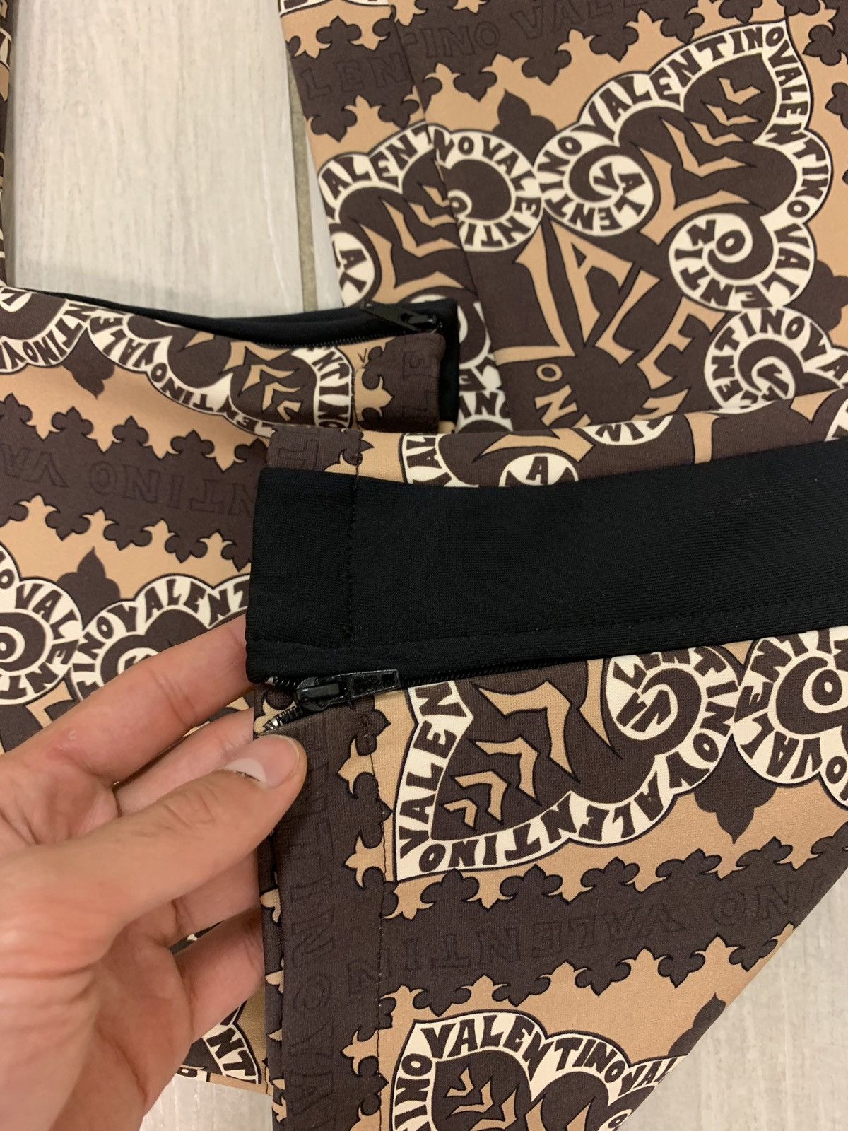 Valentino Zip Hem in Brown Multi Logo All Over Size US 34 / EU 50 - 9 Thumbnail